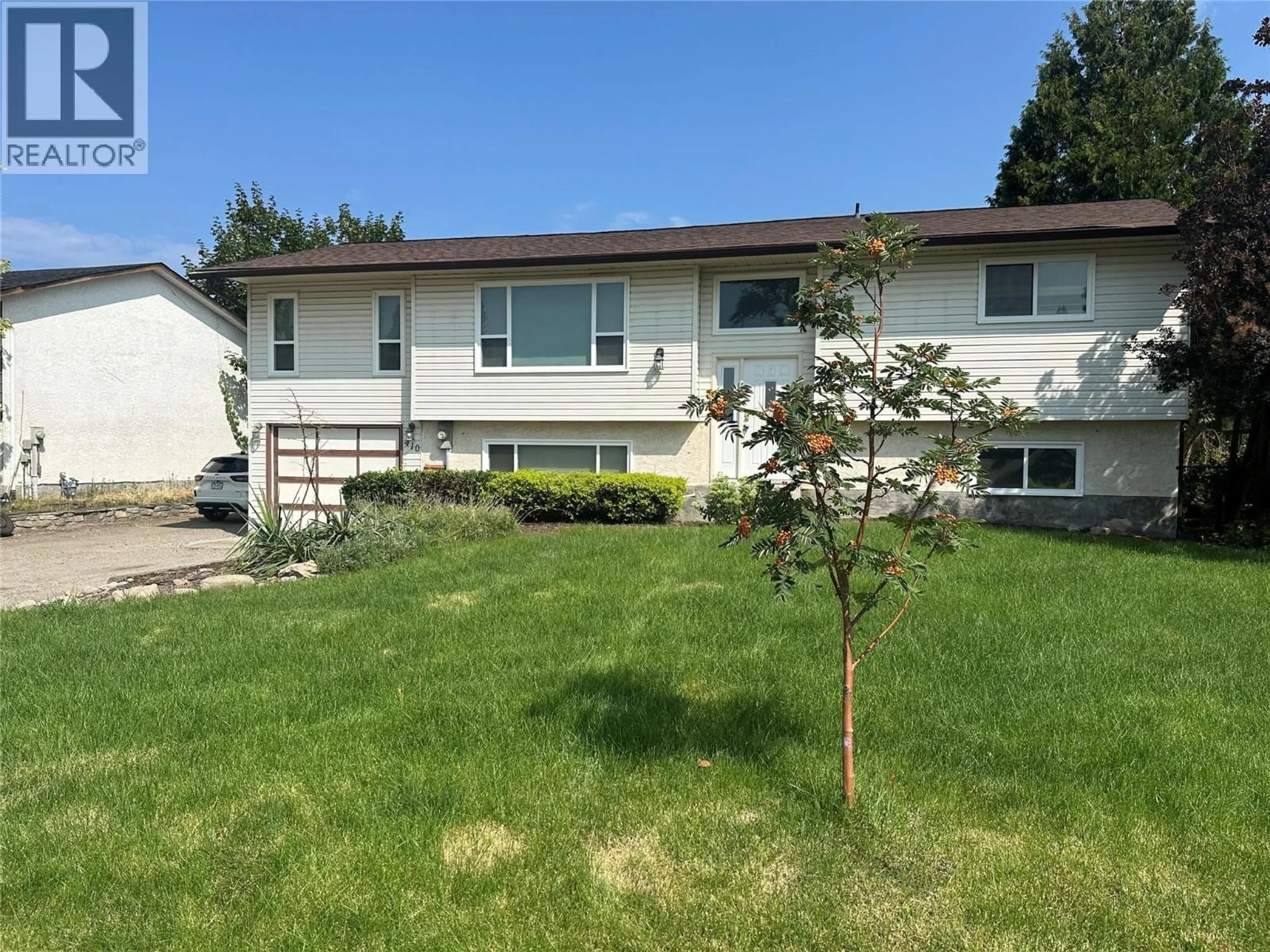 Home with vinyl exterior material, street for 410 HILLABY AVENUE, Kelowna British Columbia V1X6G2