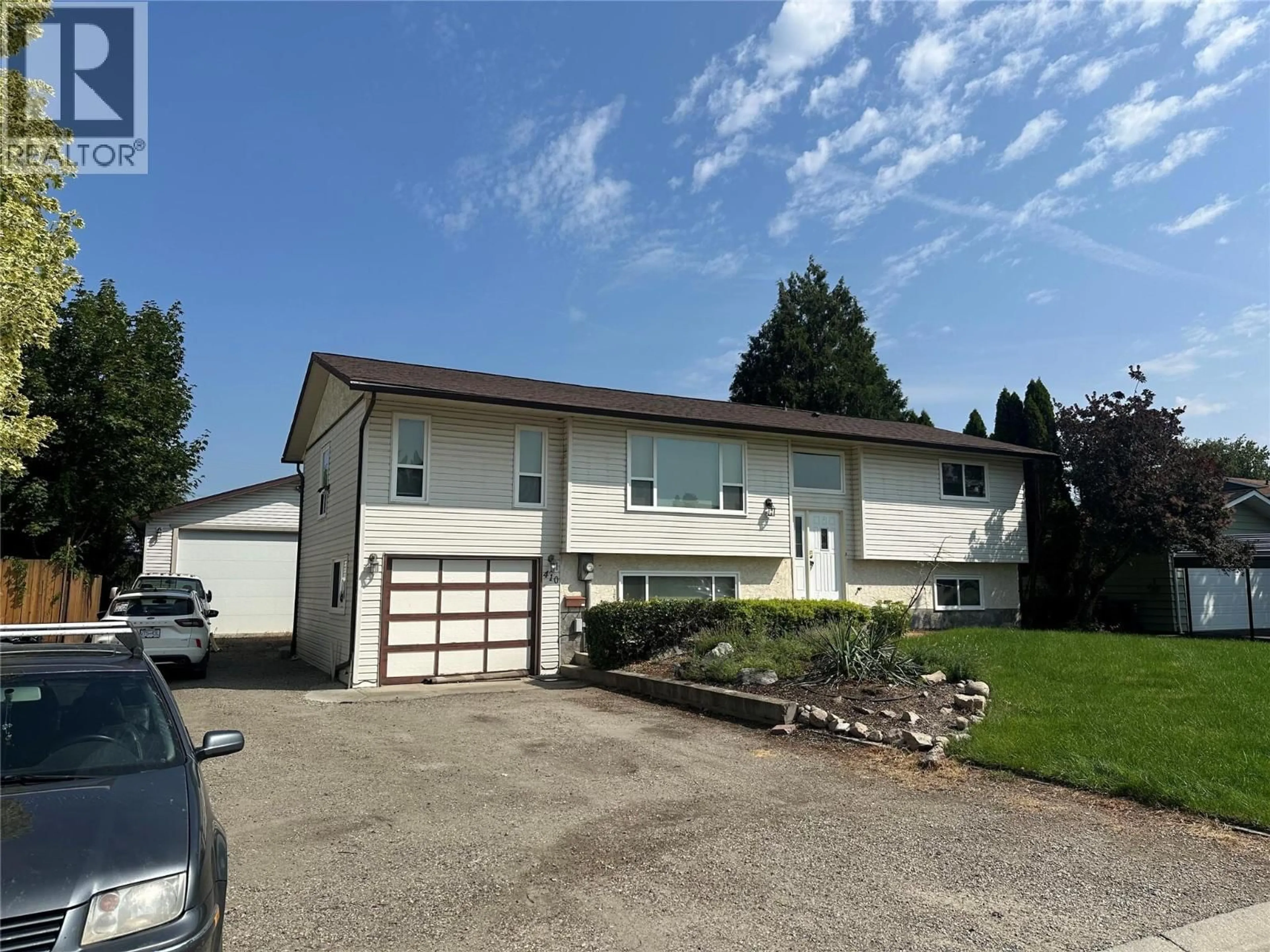 Home with vinyl exterior material, street for 410 HILLABY AVENUE, Kelowna British Columbia V1X6G2