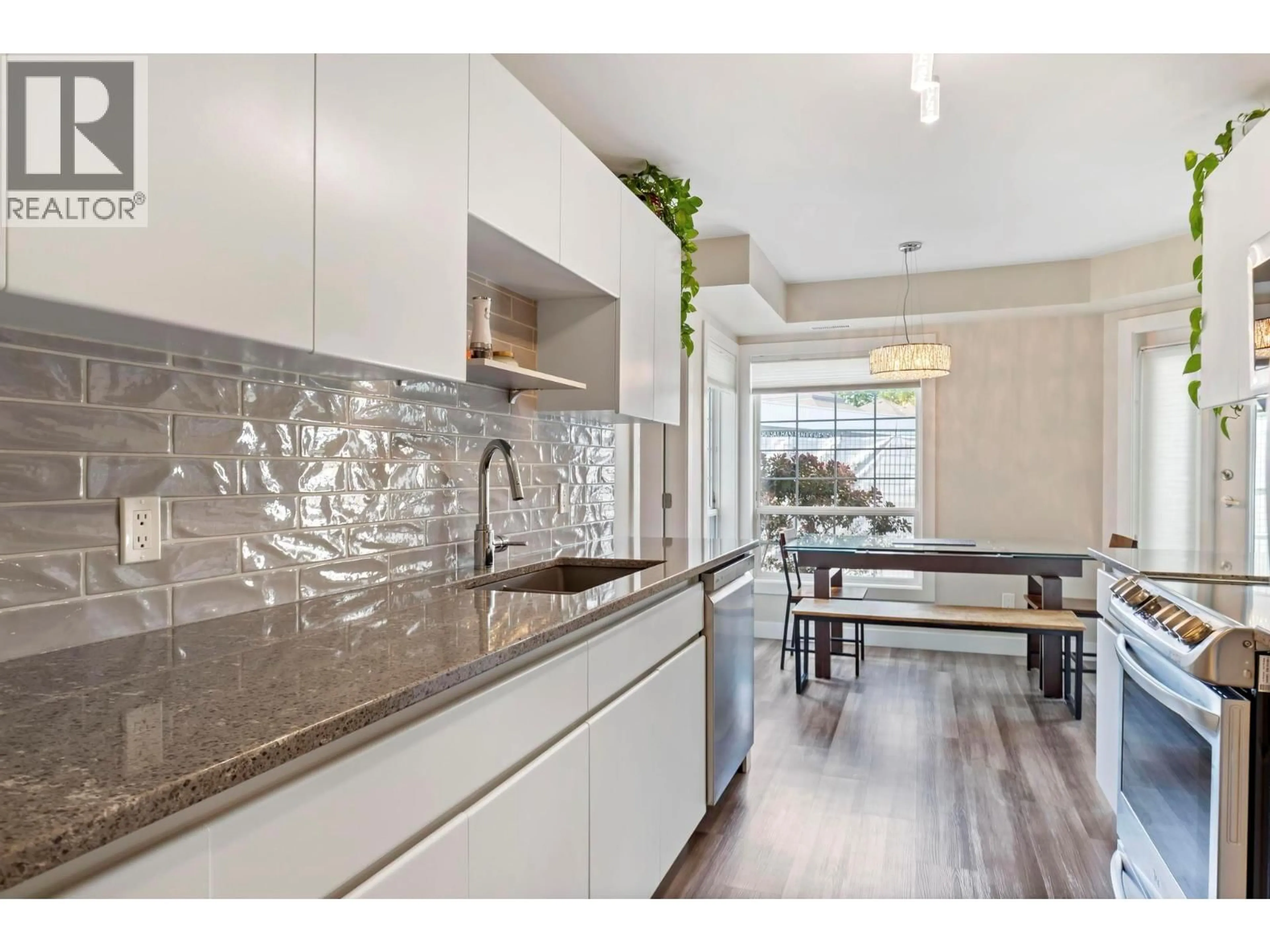 Open concept kitchen, ceramic/tile floor for 117 - 2350 STILLINGFLEET ROAD, Kelowna British Columbia V1W3X9
