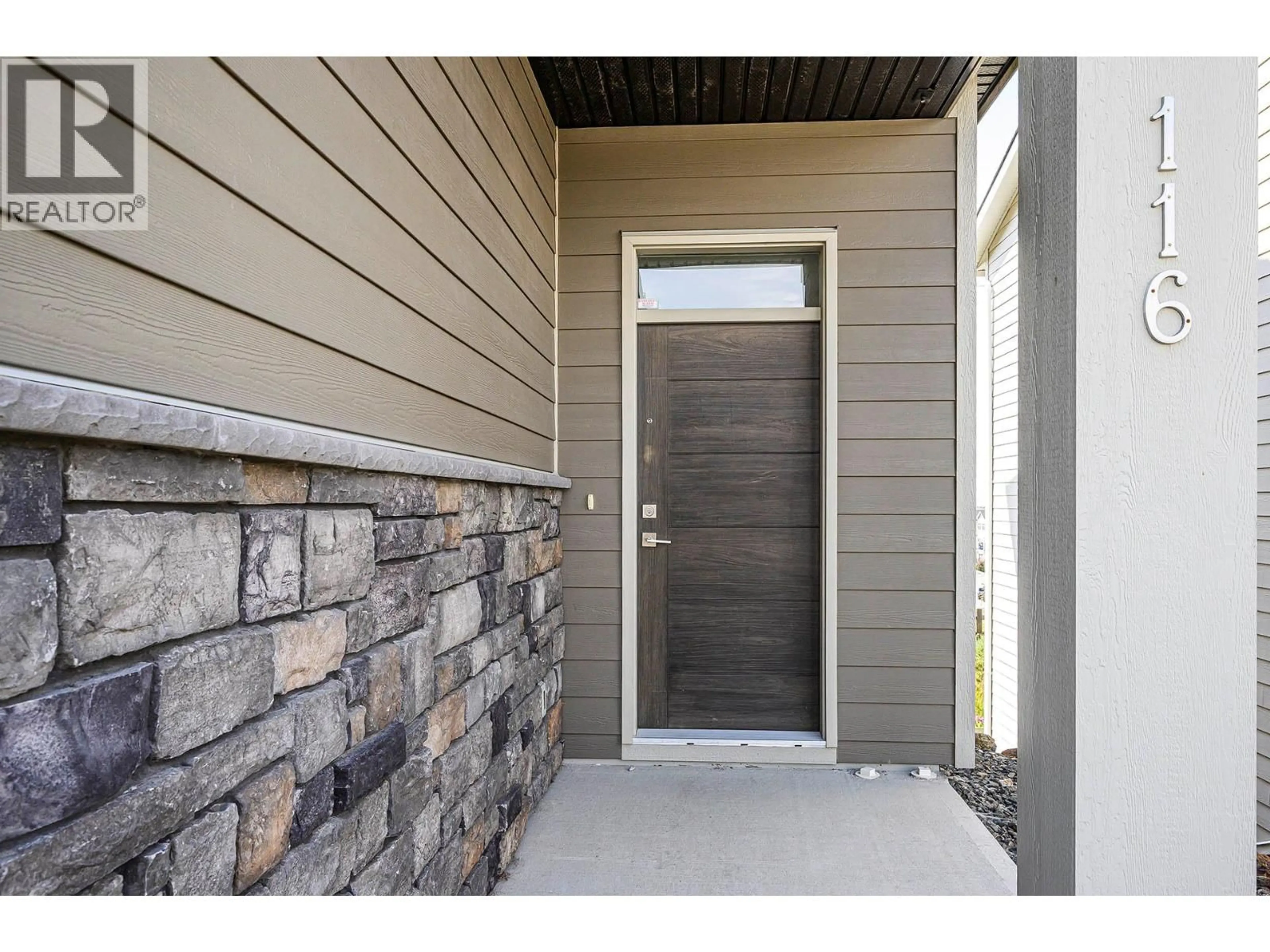 Indoor entryway for 116 - 1993 QU'APPELLE BOULEVARD, Kamloops British Columbia V2E0C2