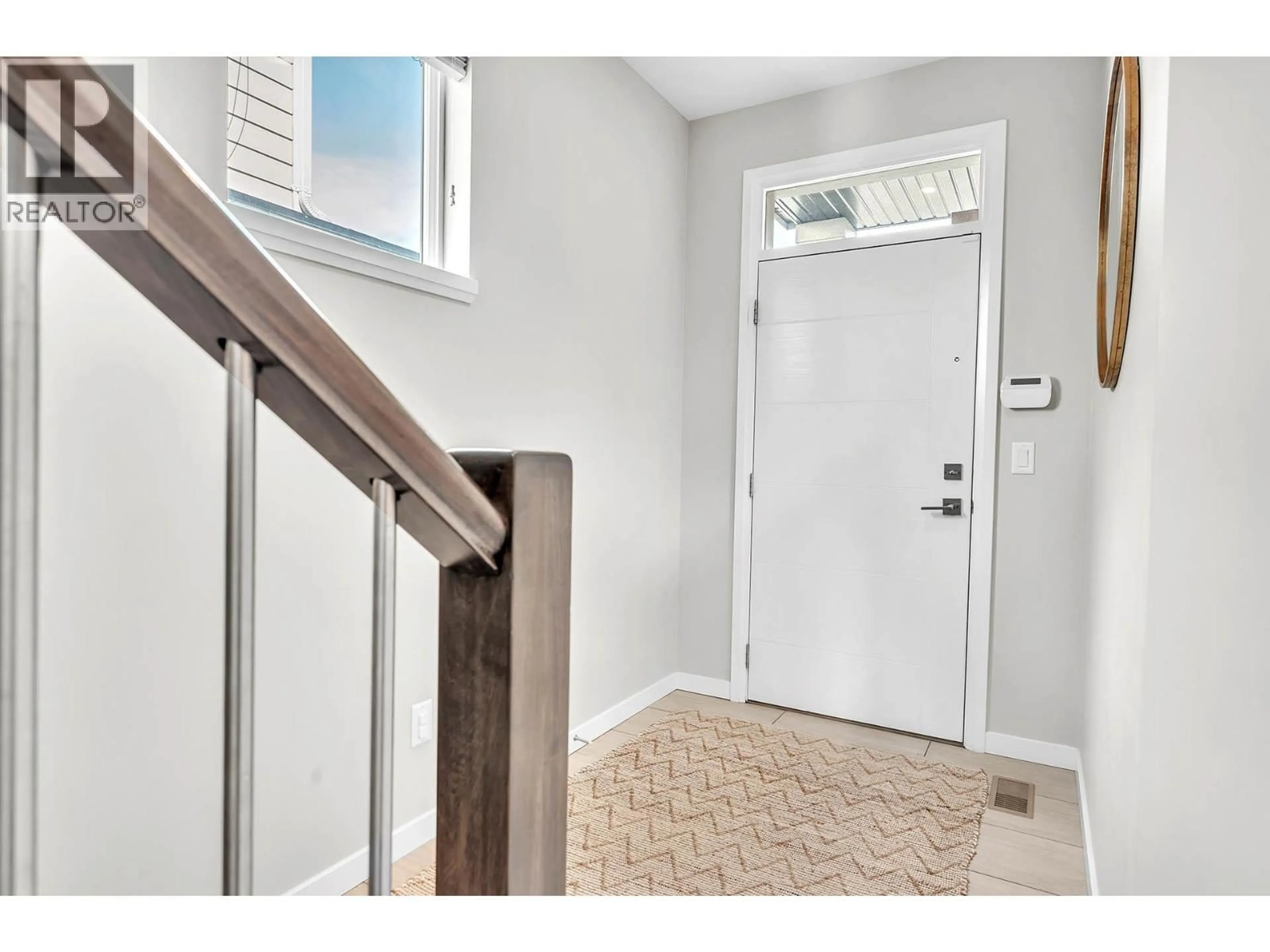 Indoor entryway for 116 - 1993 QU'APPELLE BOULEVARD, Kamloops British Columbia V2E0C2
