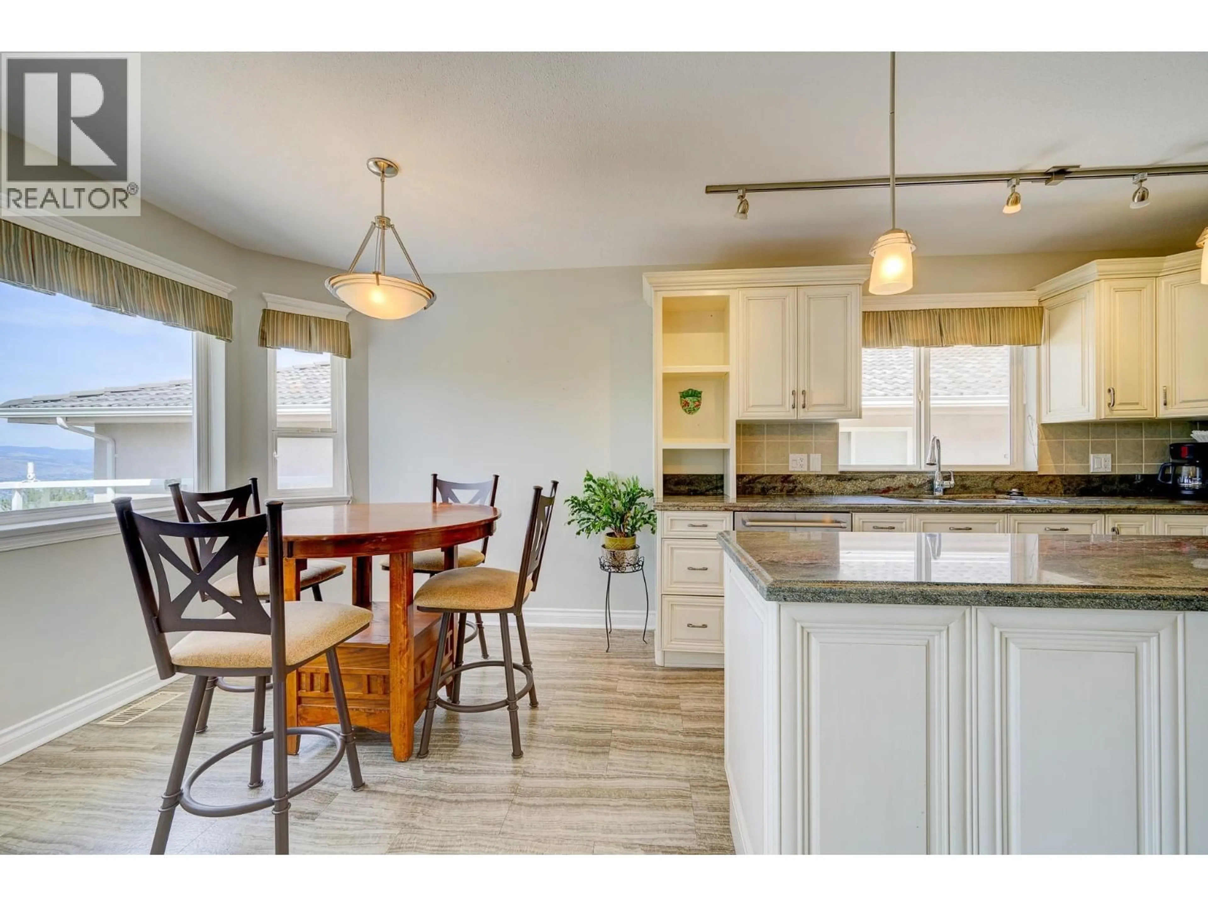 Open concept kitchen, unknown for 1956 GLOAMING DRIVE, Kamloops British Columbia V1S1P8