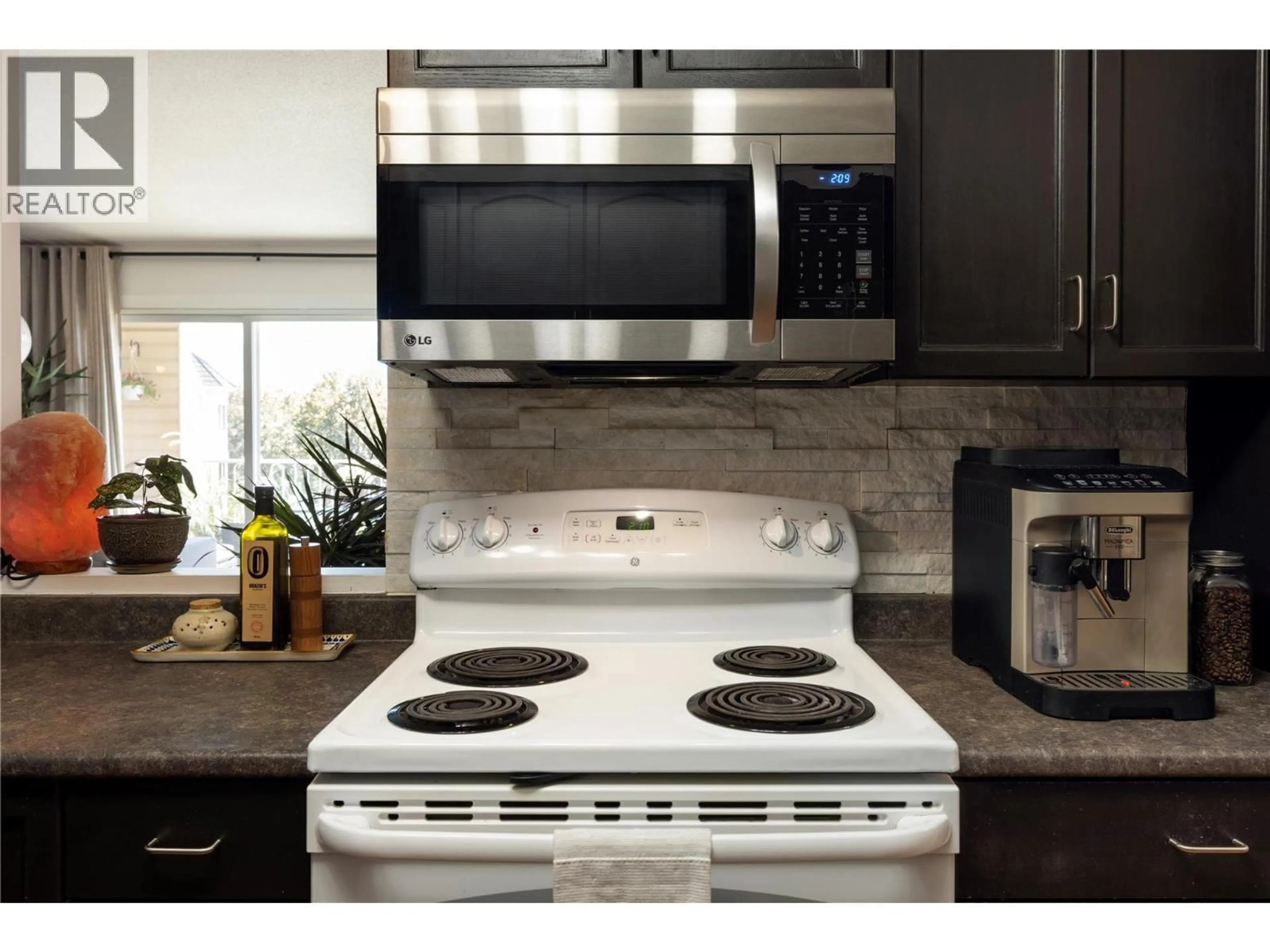 Standard kitchen, ceramic/tile floor for 404 - 3160 CASORSO ROAD, Kelowna British Columbia V1W3L7