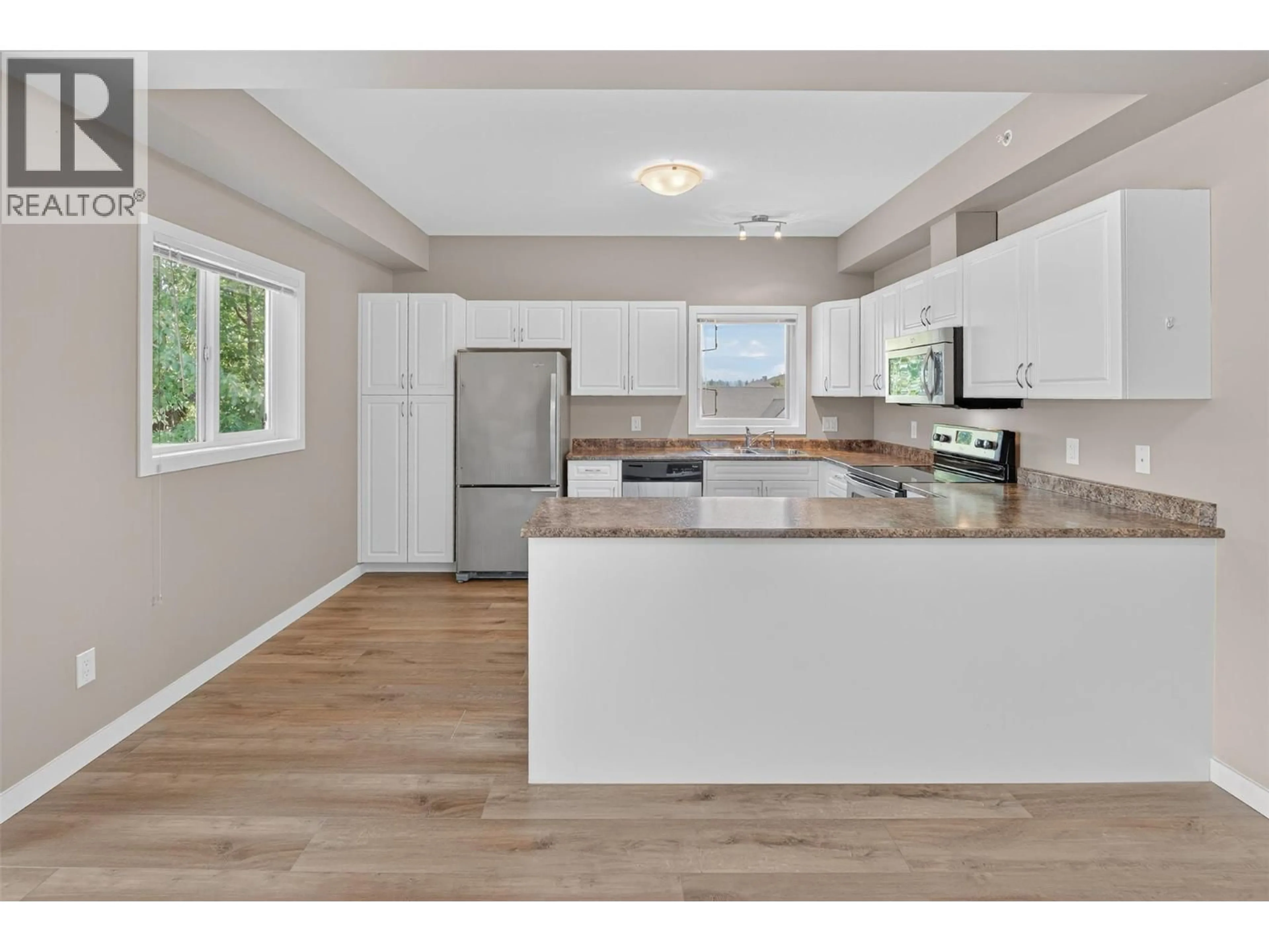 Open concept kitchen, wood/laminate floor for 407 - 770 RUTLAND ROAD, Kelowna British Columbia V1X3B7