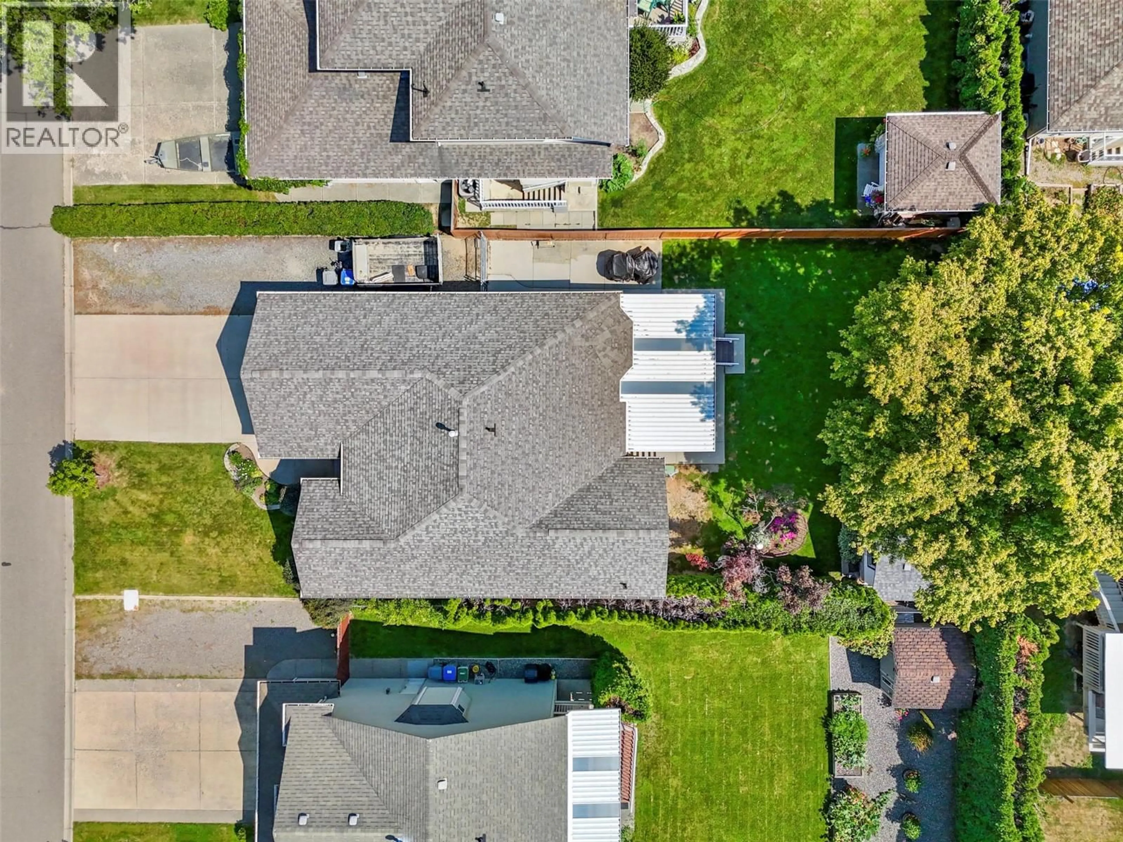 A pic from outside/outdoor area/front of a property/back of a property/a pic from drone, street for 625 MCCURRACH PLACE, Kamloops British Columbia V2B8R1
