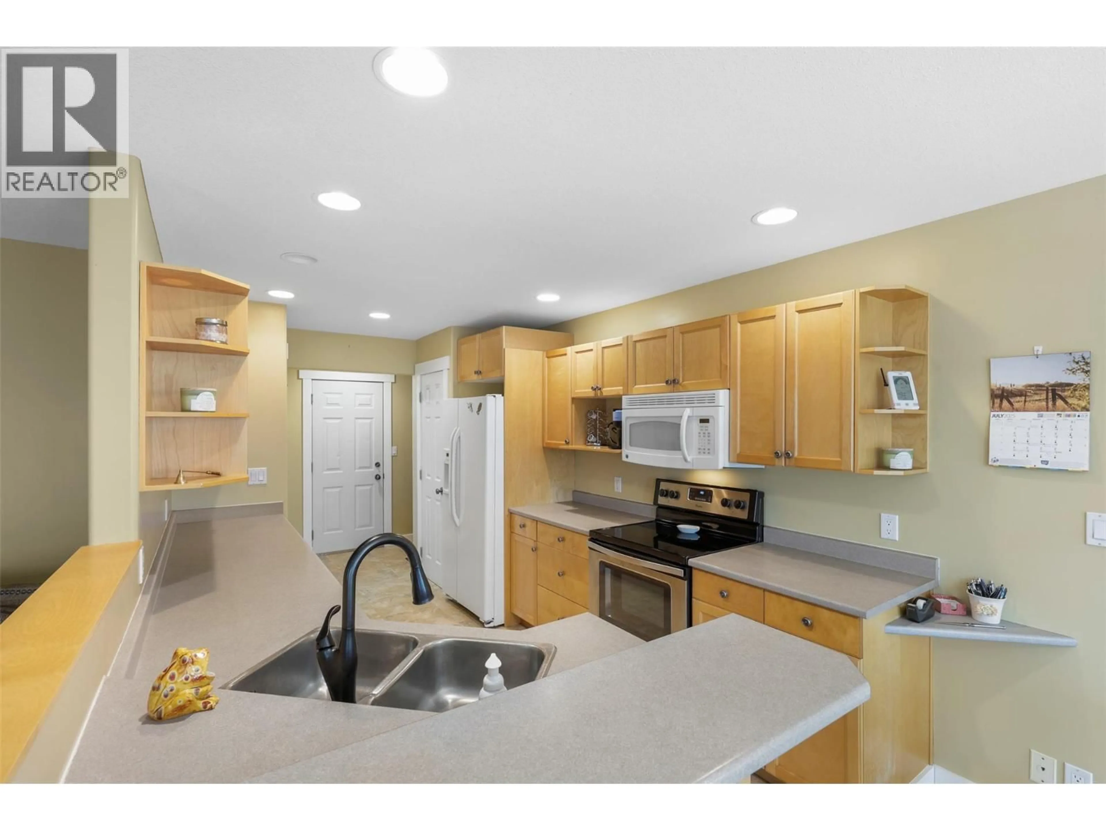 Standard kitchen, unknown for 625 MCCURRACH PLACE, Kamloops British Columbia V2B8R1
