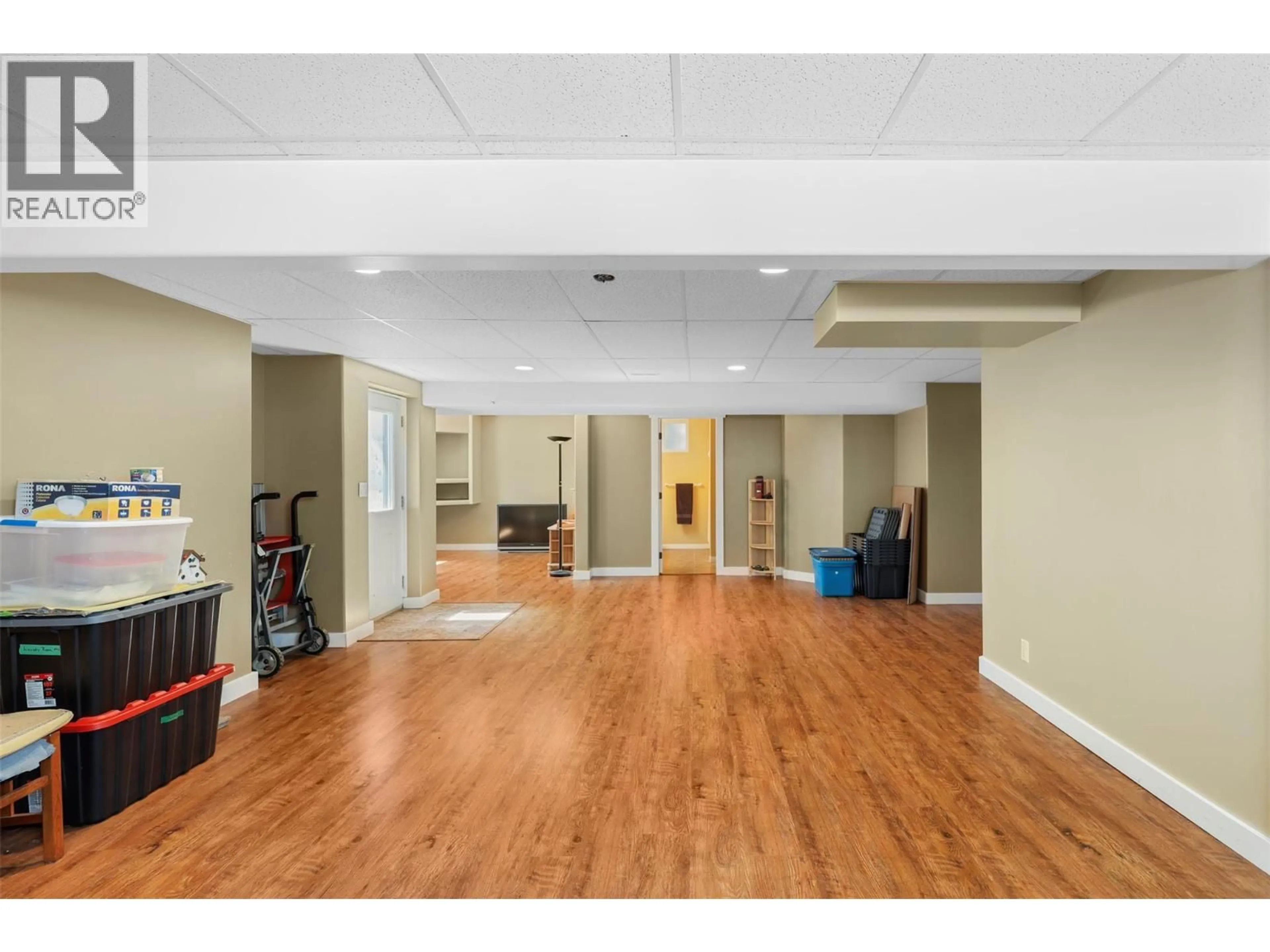 Indoor foyer for 625 MCCURRACH PLACE, Kamloops British Columbia V2B8R1