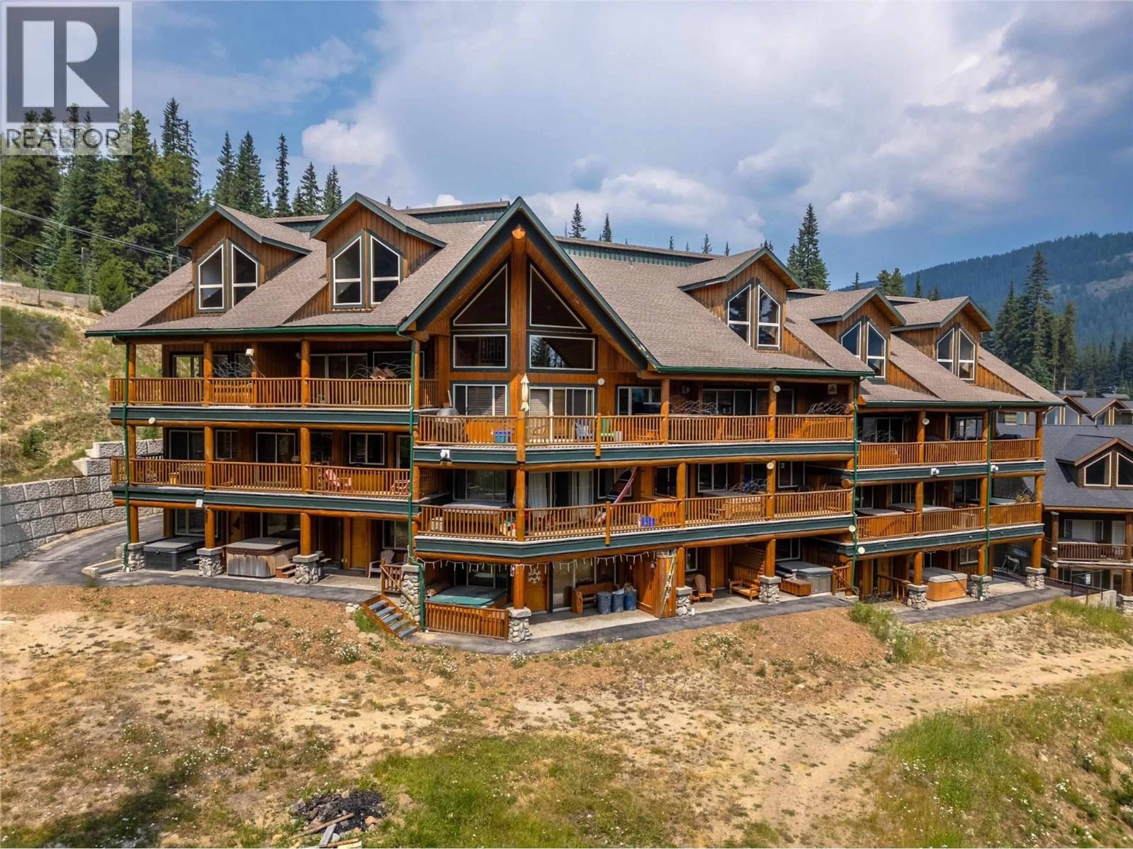 A pic from outside/outdoor area/front of a property/back of a property/a pic from drone, building for 301 - 1271 APEX MOUNTAIN ROAD, Apex Mountain British Columbia V2A0E2