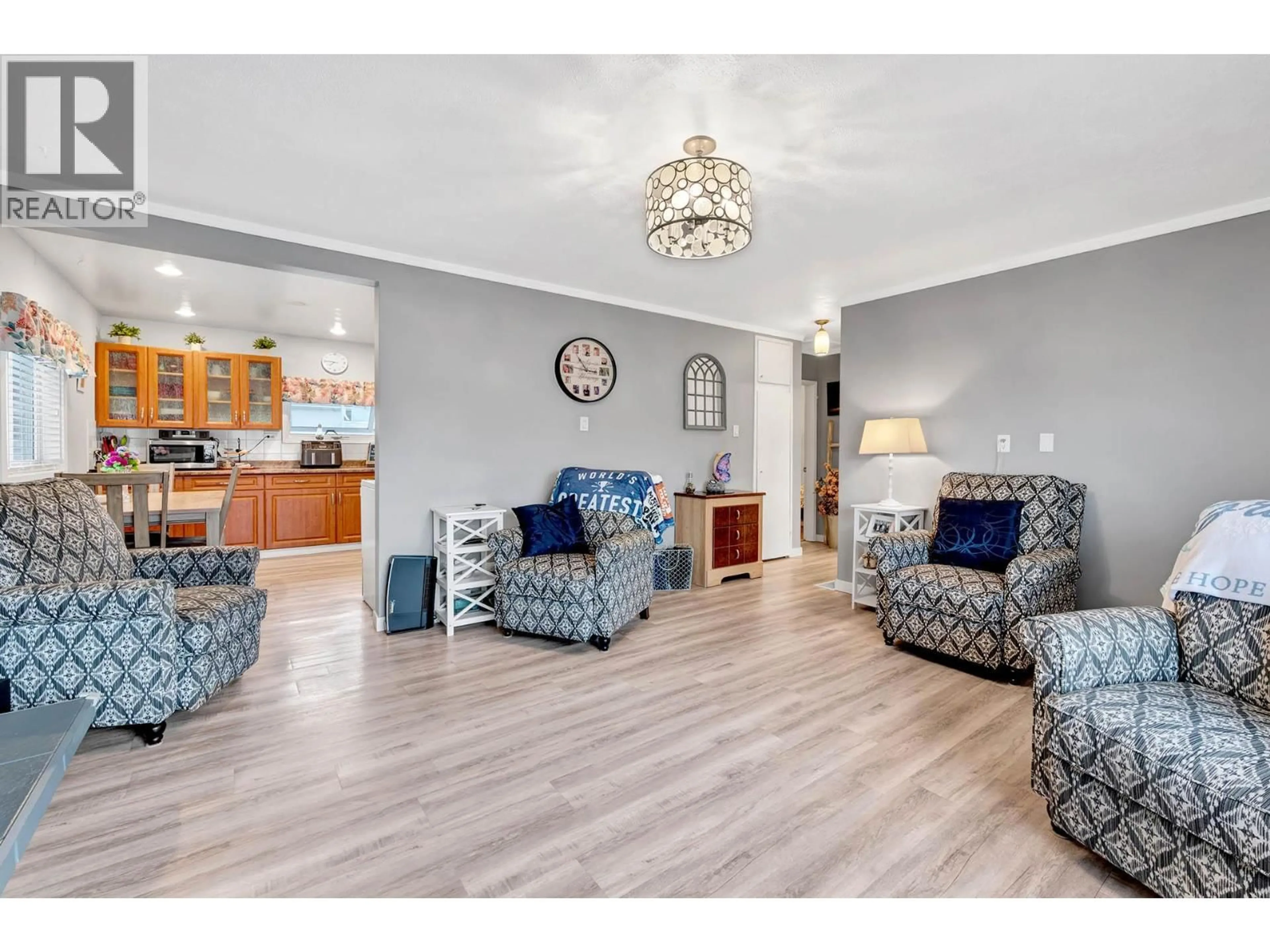 Living room with furniture, wood/laminate floor for 608 MACKENZIE AVENUE, Kamloops British Columbia V2B3V4