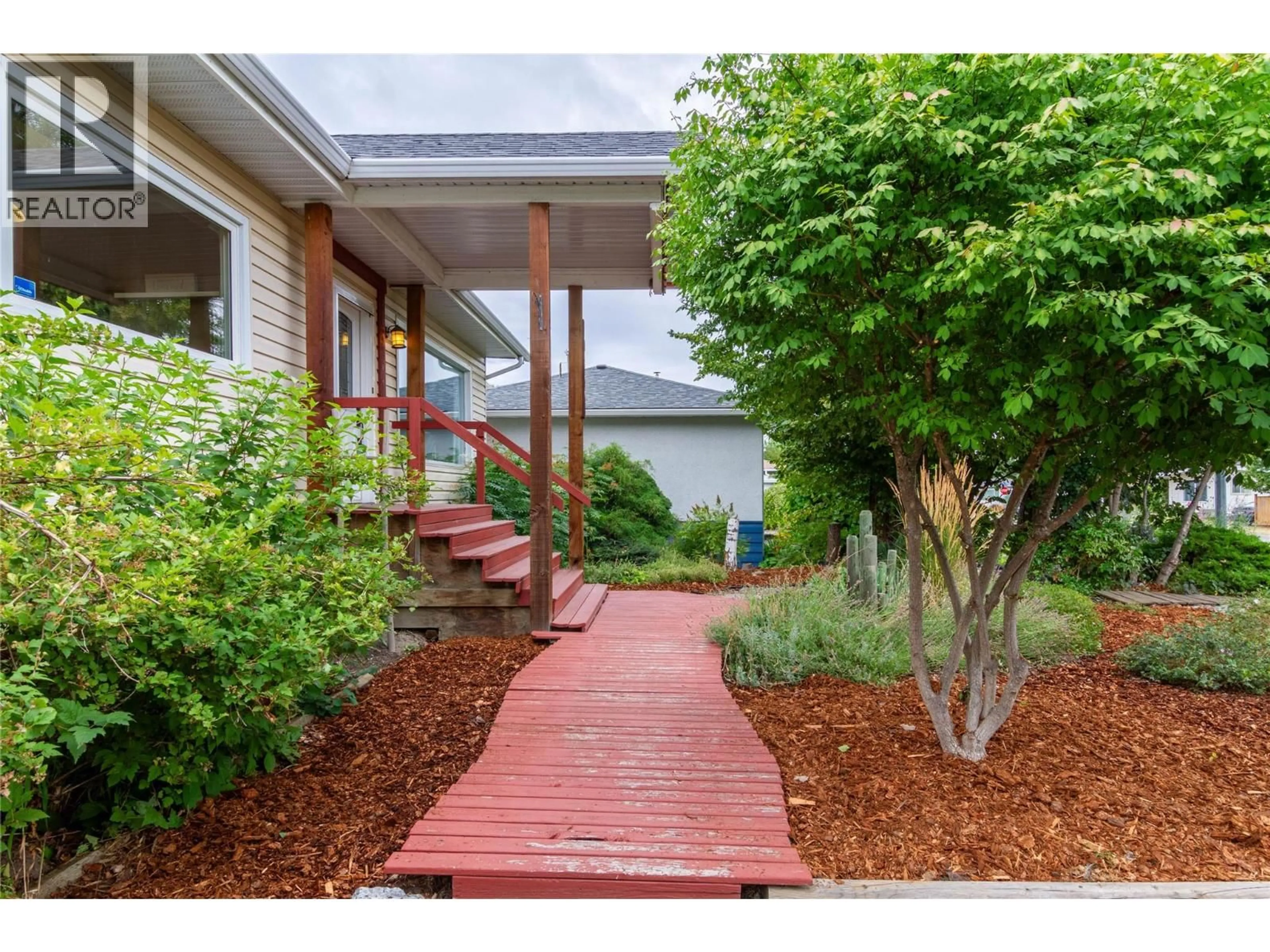Indoor entryway for 3806 36A STREET, Vernon British Columbia V1T6E9
