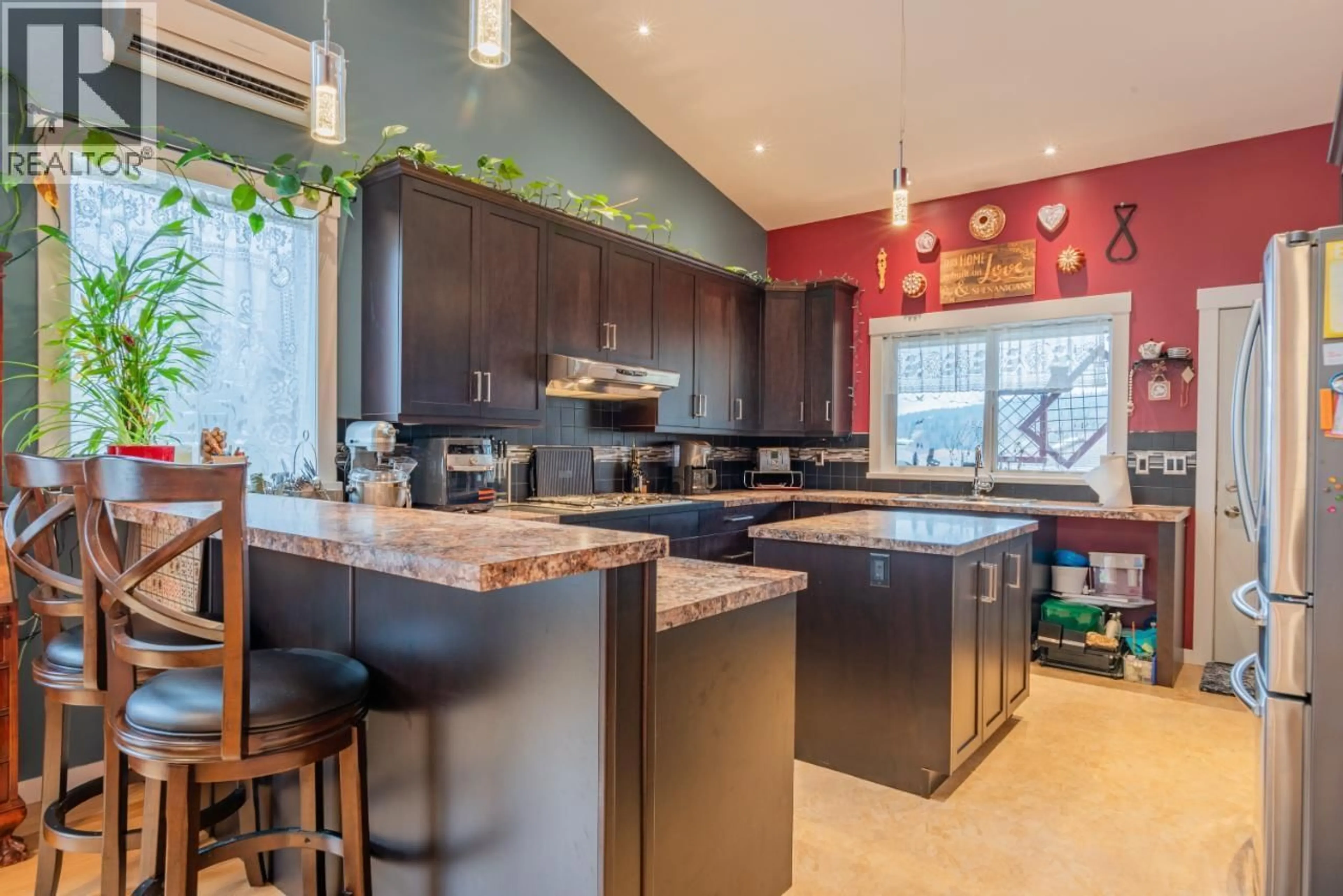 Contemporary kitchen, unknown for 7150 DEVITO DRIVE, Trail British Columbia V1R4W2