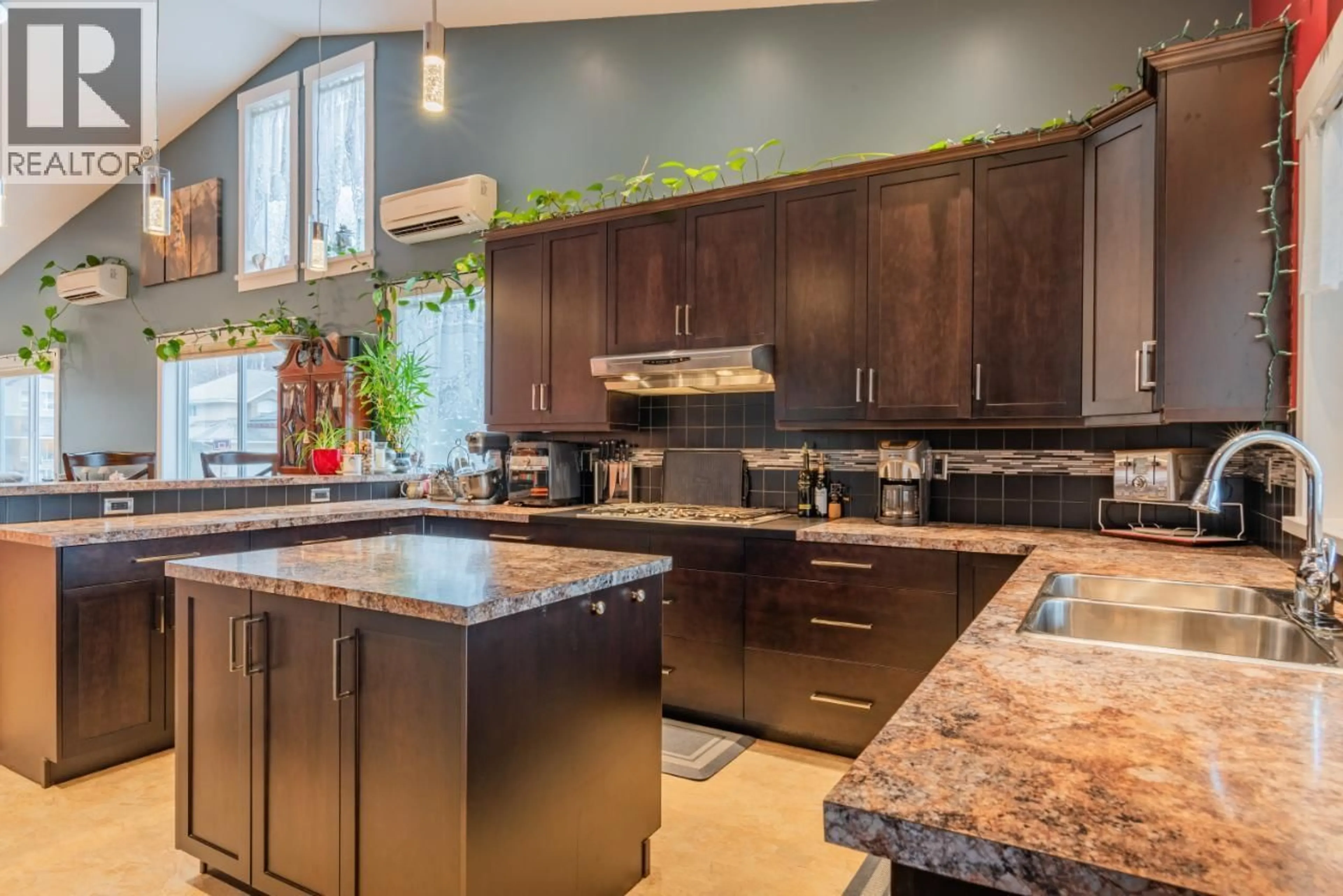 Open concept kitchen, ceramic/tile floor for 7150 DEVITO DRIVE, Trail British Columbia V1R4W2