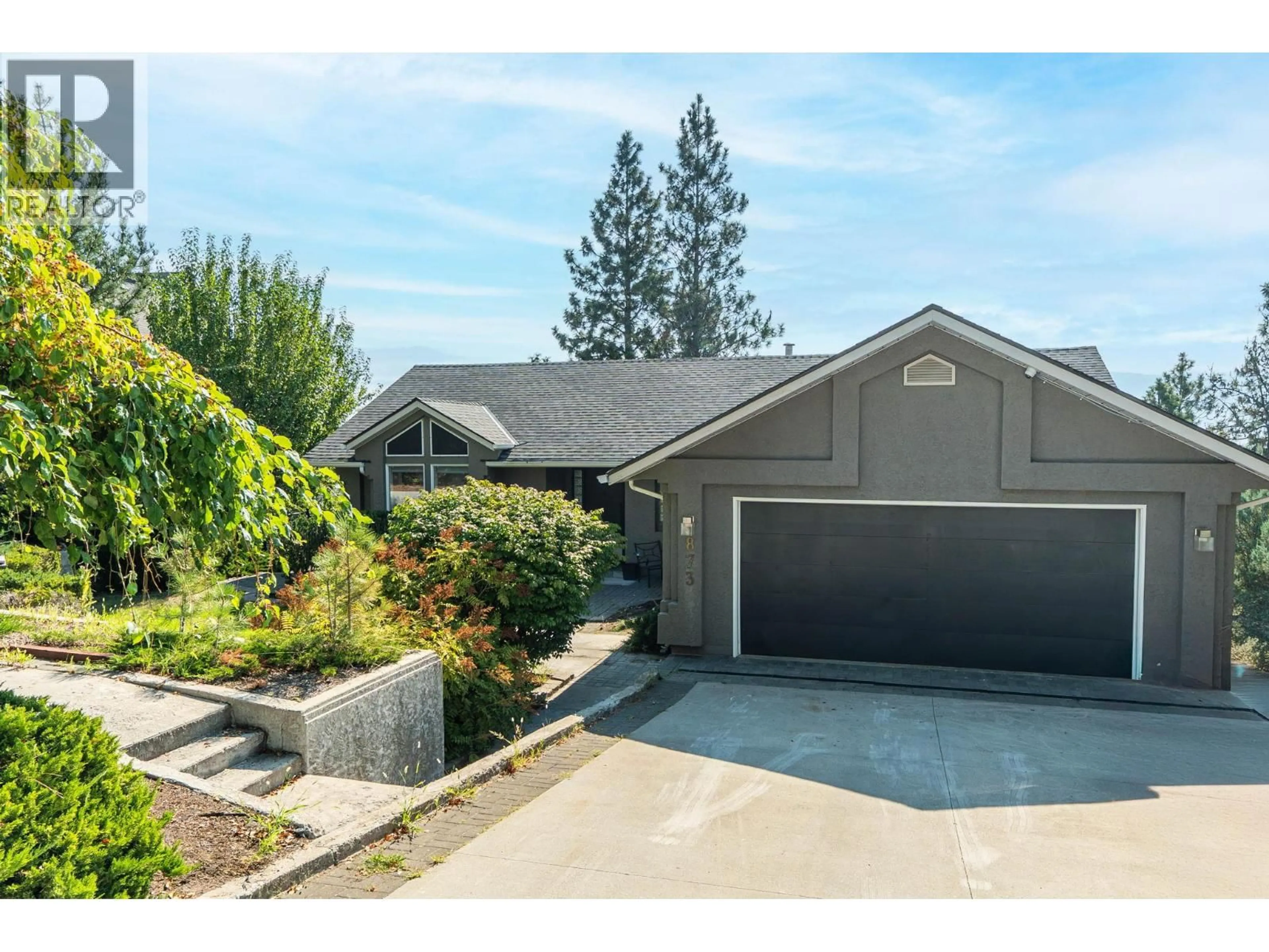 Home with vinyl exterior material, street for 873 HORIZON COURT, West Kelowna British Columbia V1Z3L3