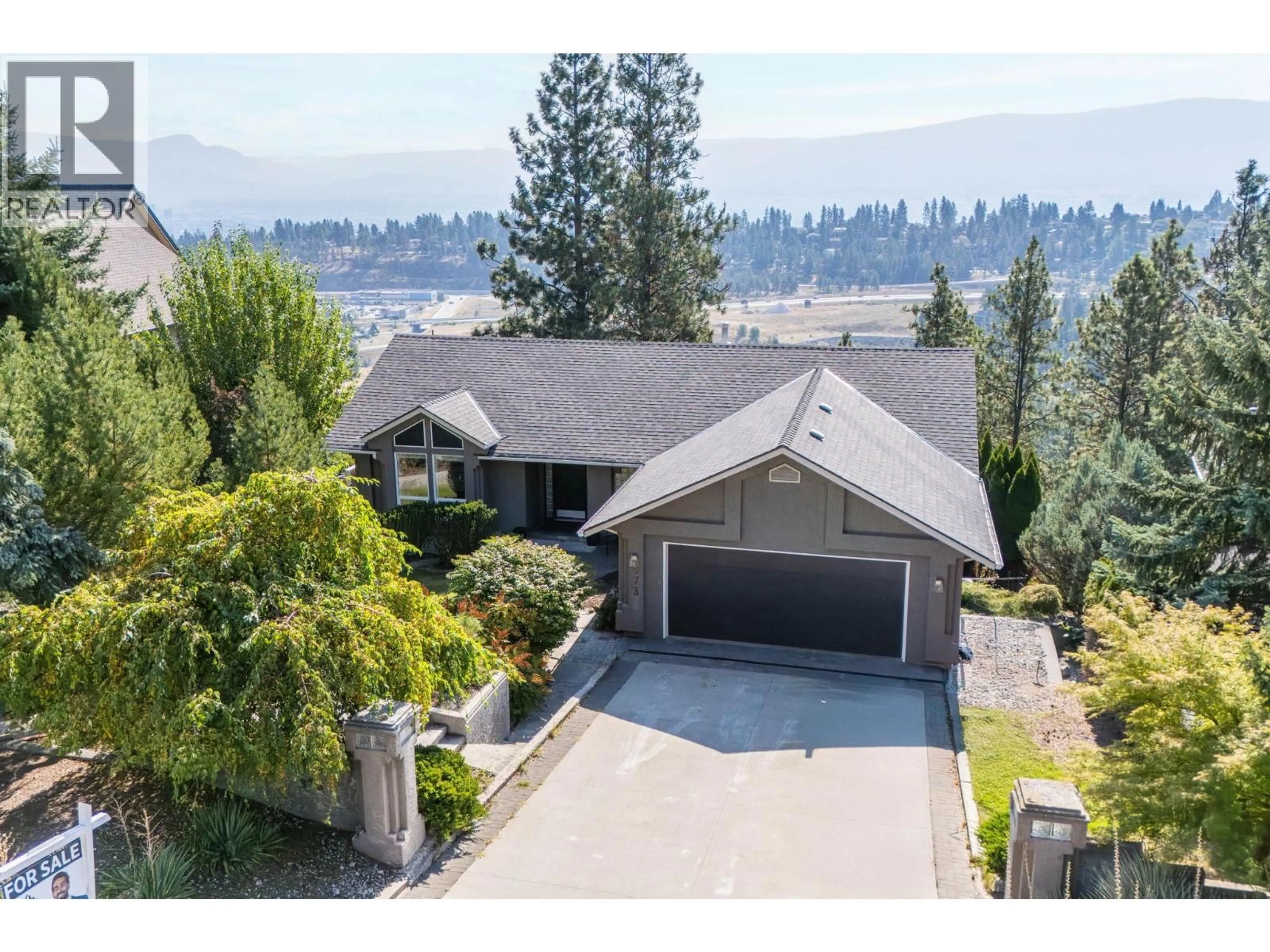 A pic from outside/outdoor area/front of a property/back of a property/a pic from drone, water/lake/river/ocean view for 873 HORIZON COURT, West Kelowna British Columbia V1Z3L3