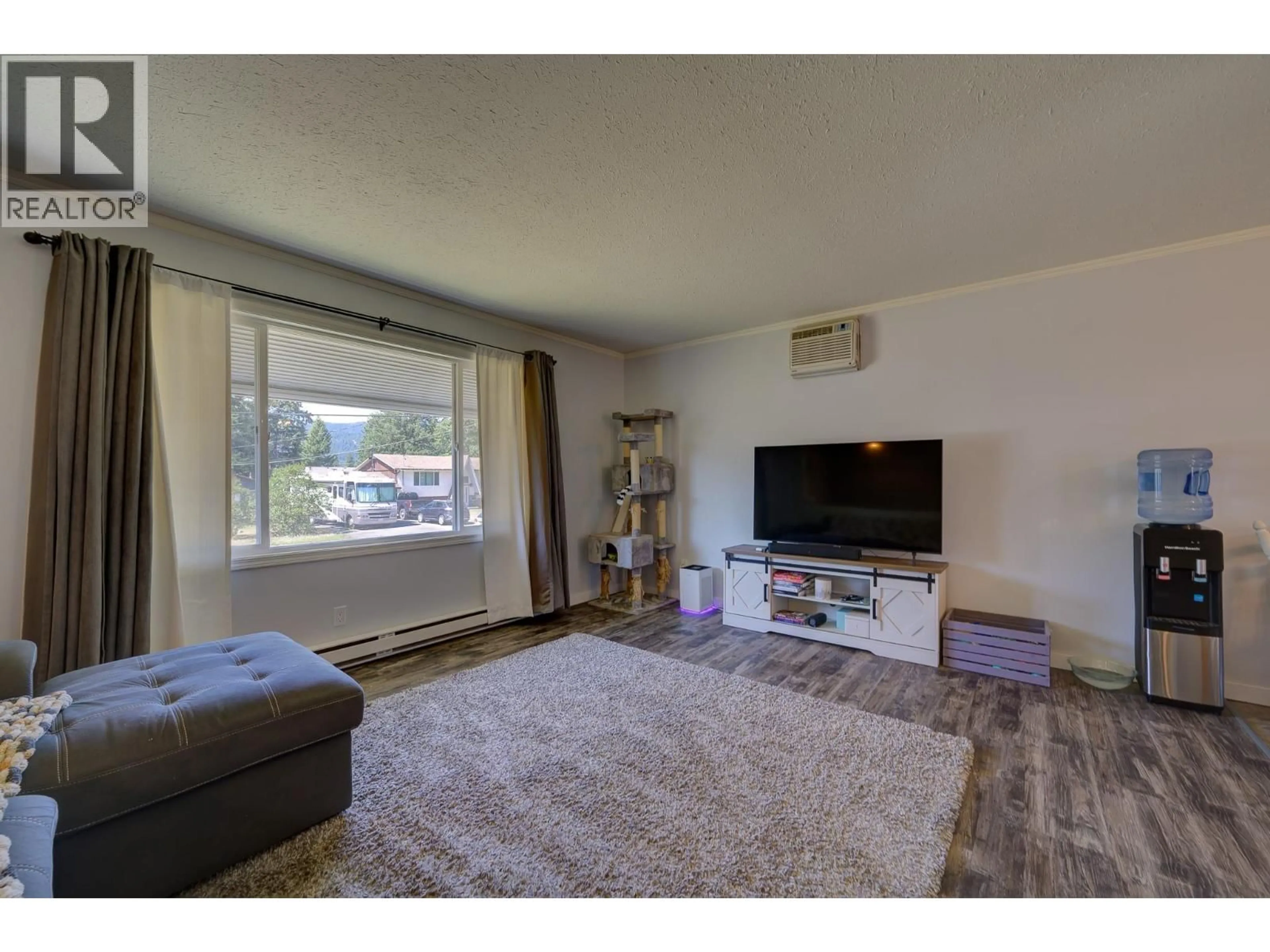 Living room with furniture, unknown for 4754 GIBBS ROAD, Barriere British Columbia V0E1E0