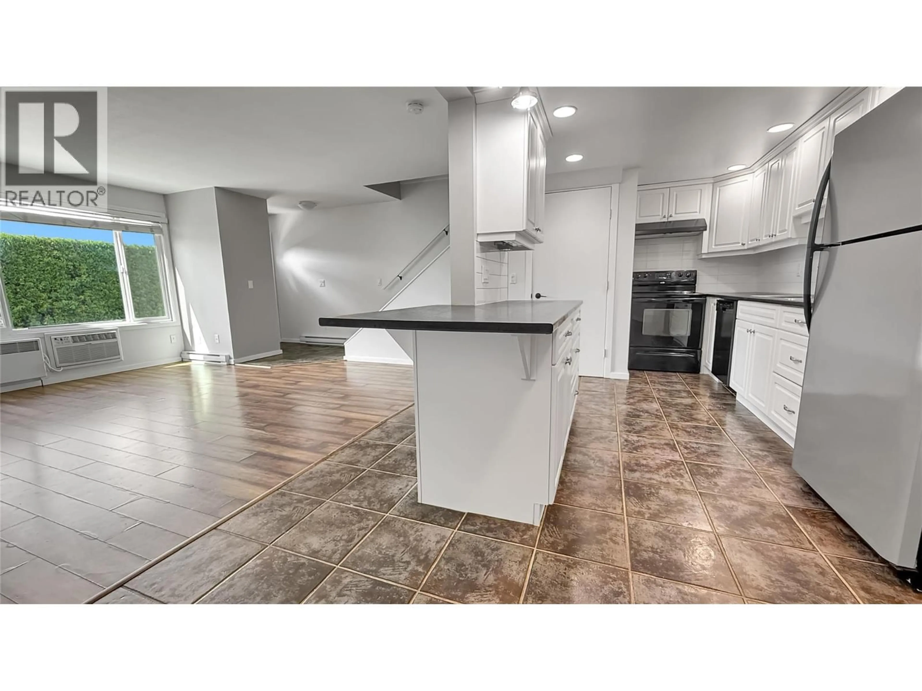Open concept kitchen, ceramic/tile floor for 17 - 1471 INKAR ROAD, Kelowna British Columbia V1Y8J1