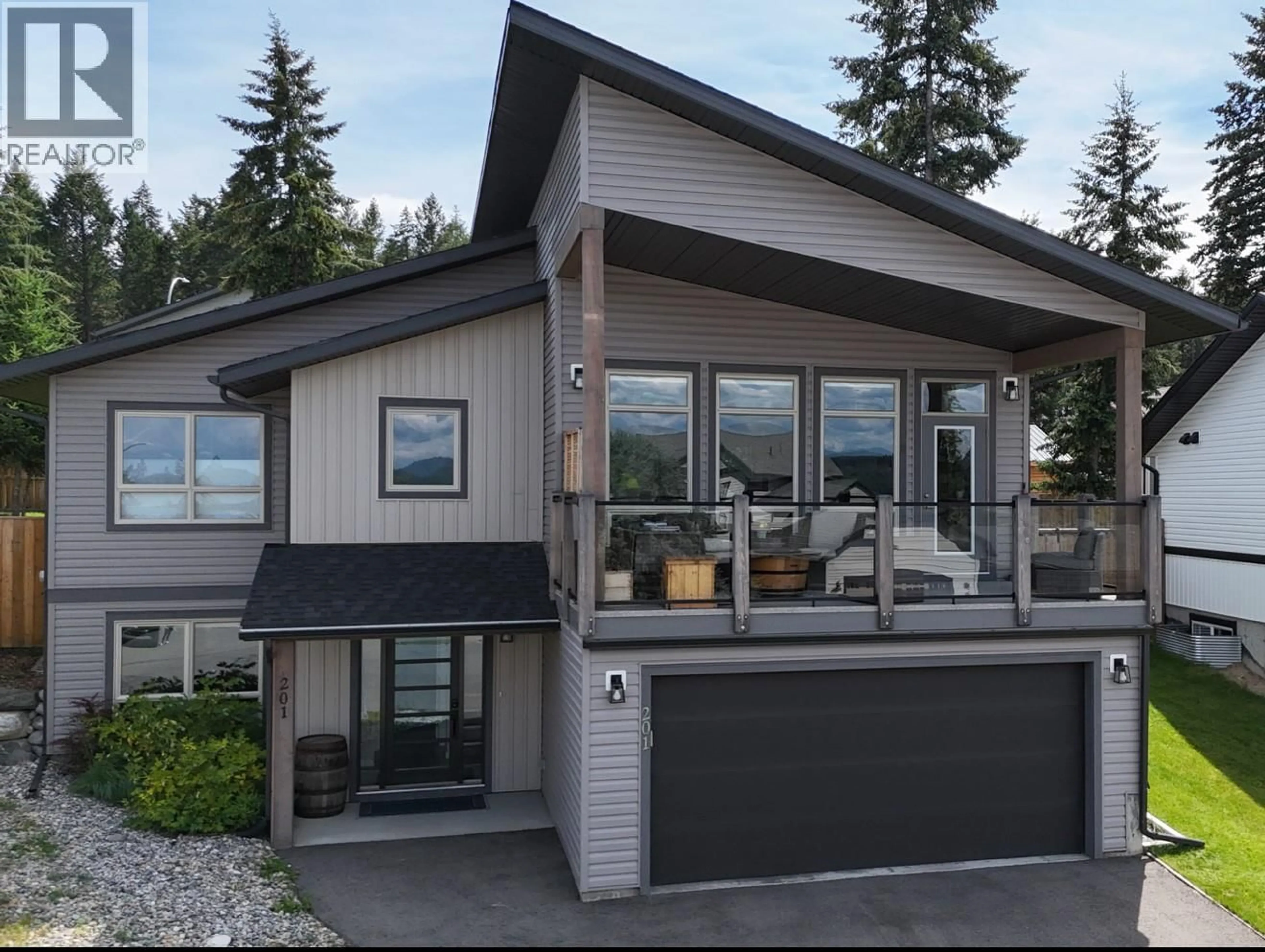 Home with vinyl exterior material, mountain view for 201 18 STREET SOUTH, Cranbrook British Columbia V1C0E1