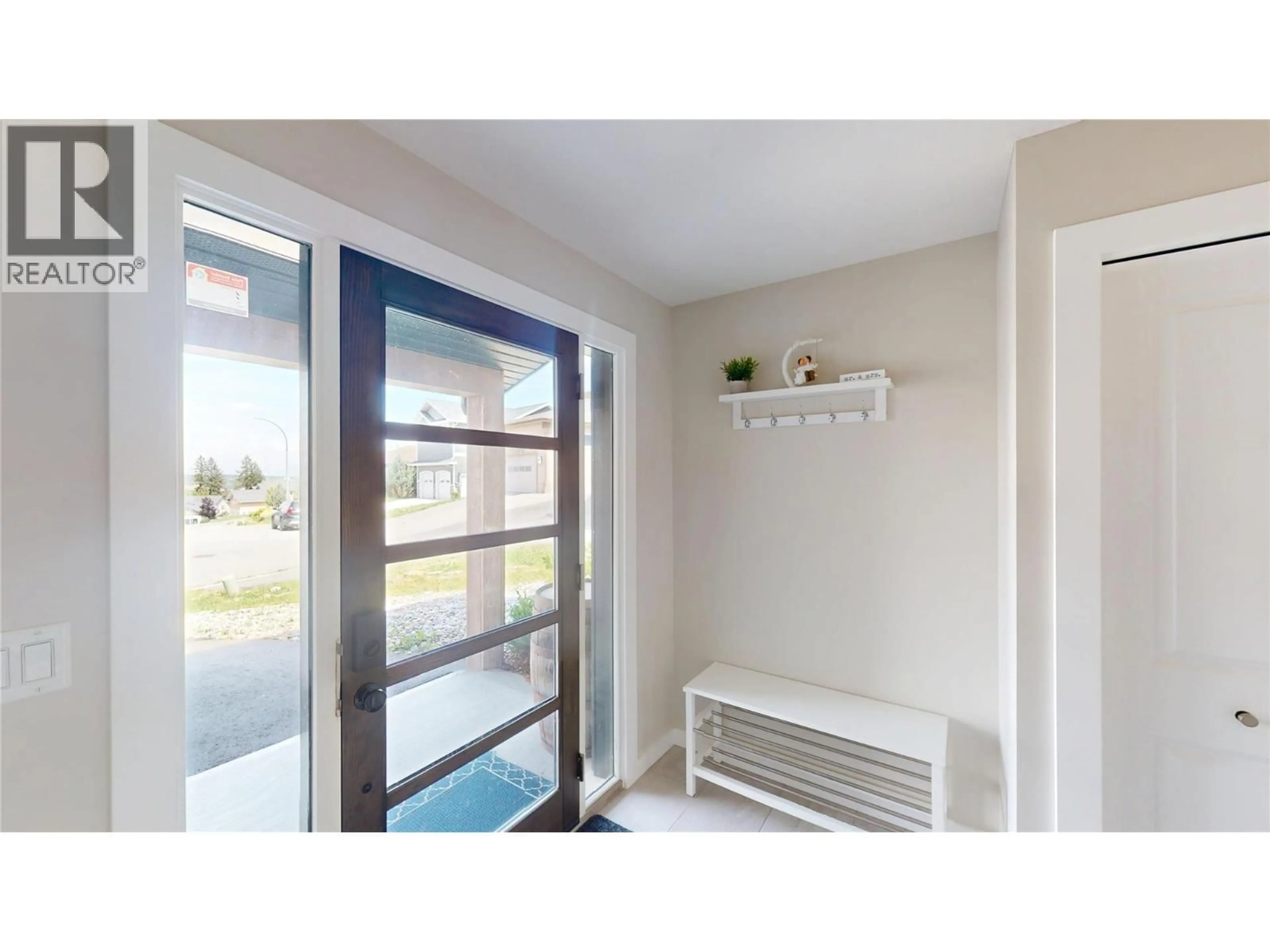 Indoor entryway for 201 18 STREET SOUTH, Cranbrook British Columbia V1C0E1
