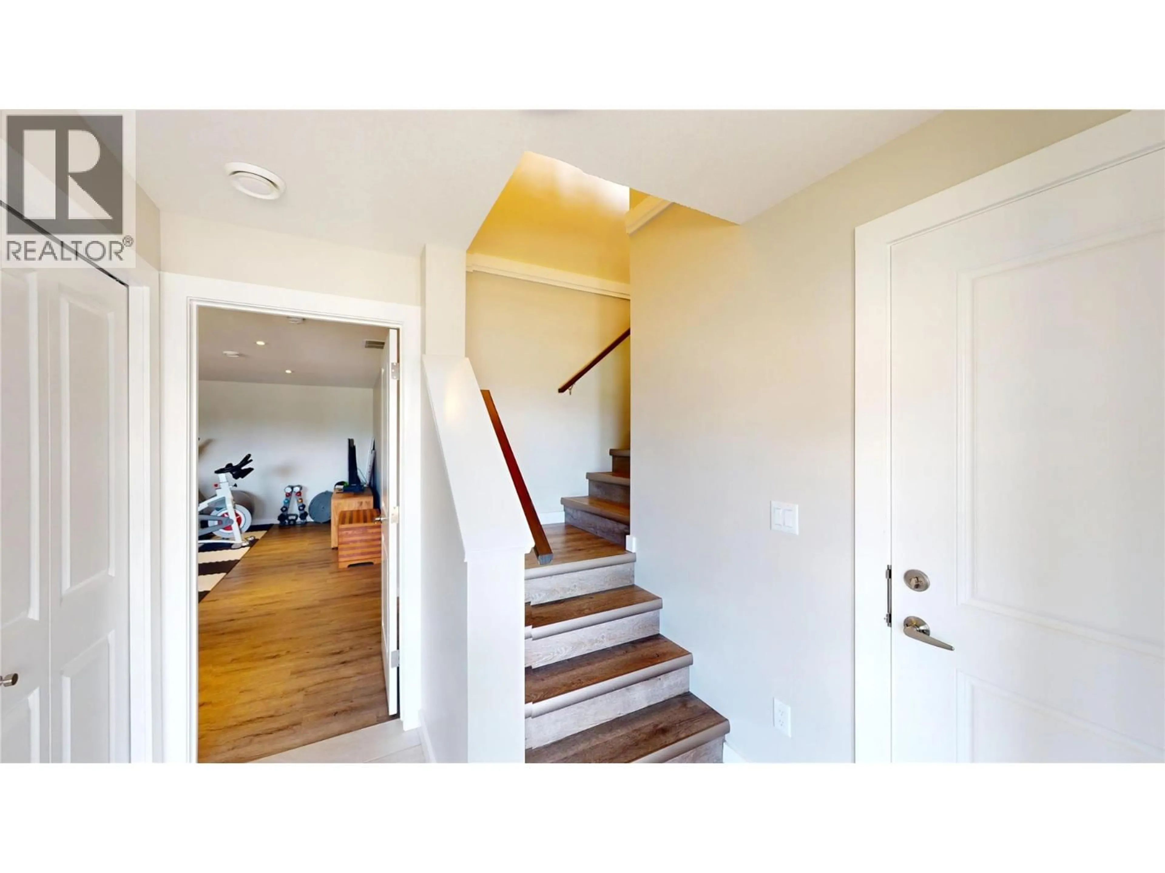 Indoor entryway for 201 18 STREET SOUTH, Cranbrook British Columbia V1C0E1