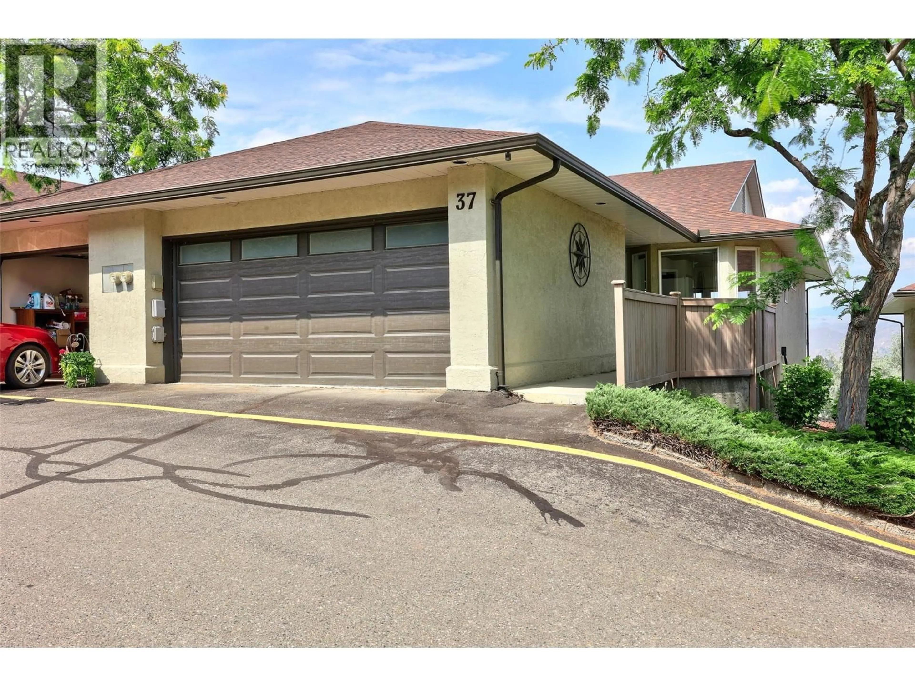 Indoor garage for 37 - 1580 SPRINGHILL DRIVE, Kamloops British Columbia V2E2H1