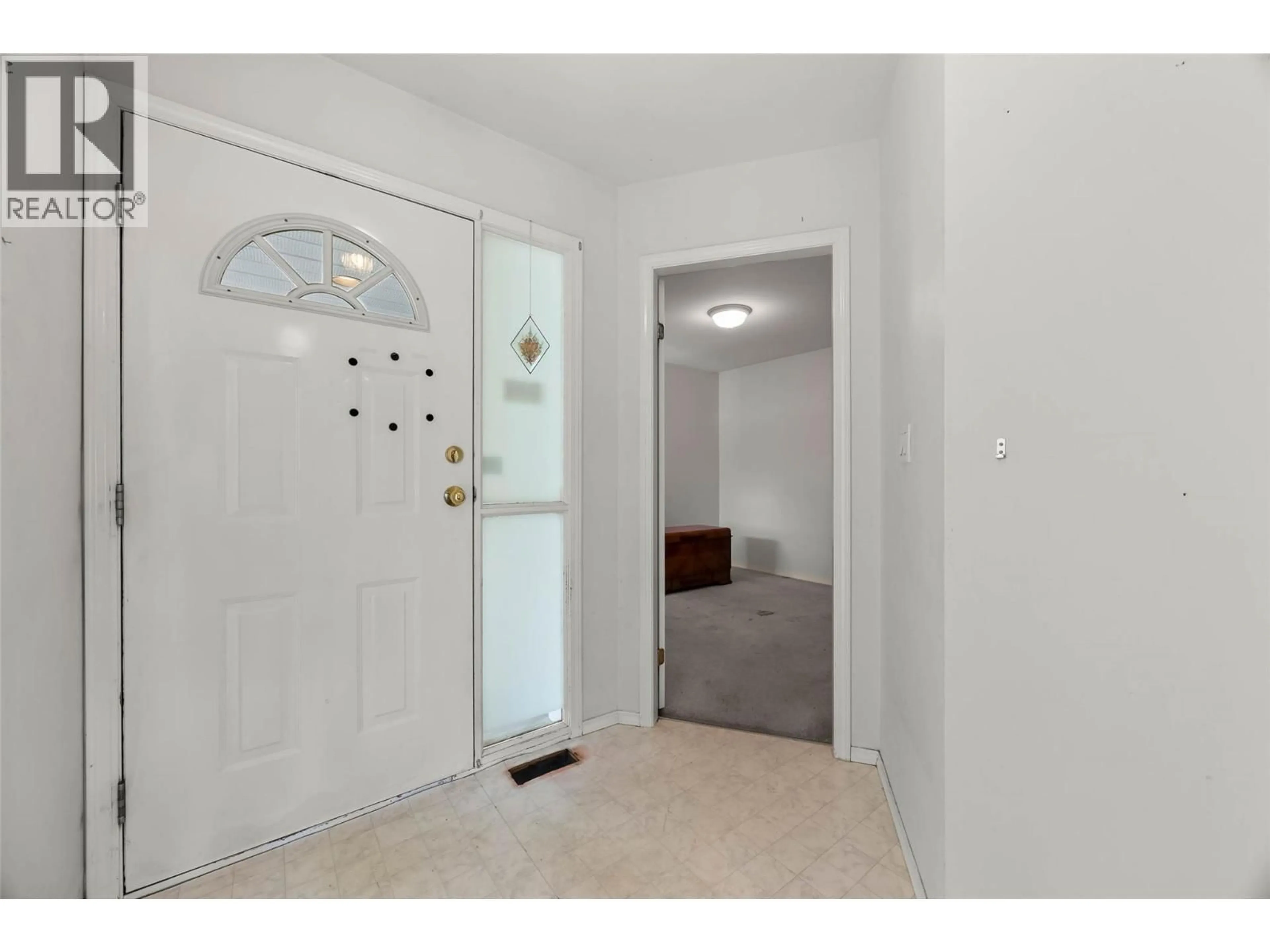 Indoor entryway for 37 - 1580 SPRINGHILL DRIVE, Kamloops British Columbia V2E2H1
