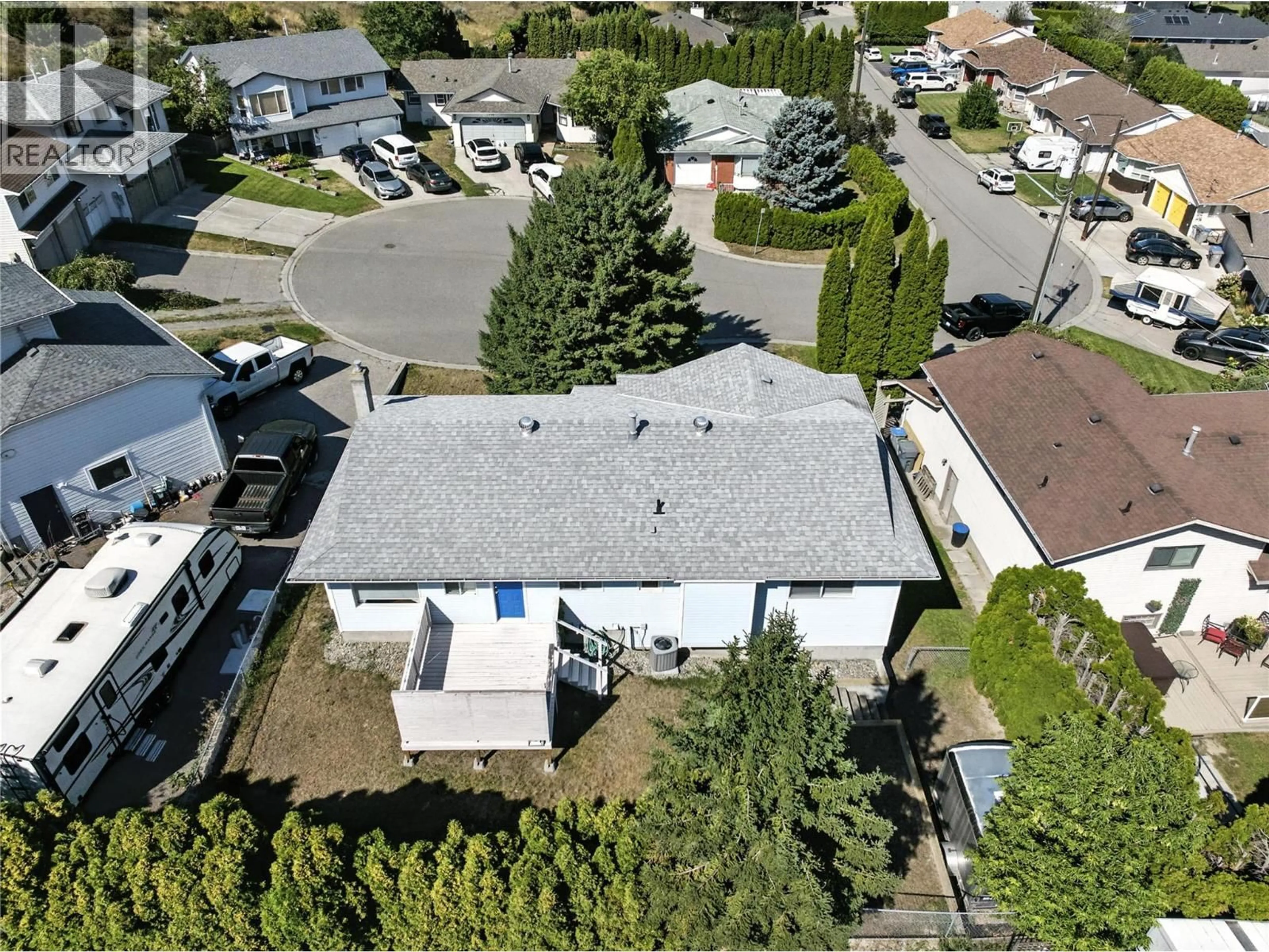 A pic from outside/outdoor area/front of a property/back of a property/a pic from drone, street for 256 VALLEYVIEW PLACE, Kamloops British Columbia V2C6M3