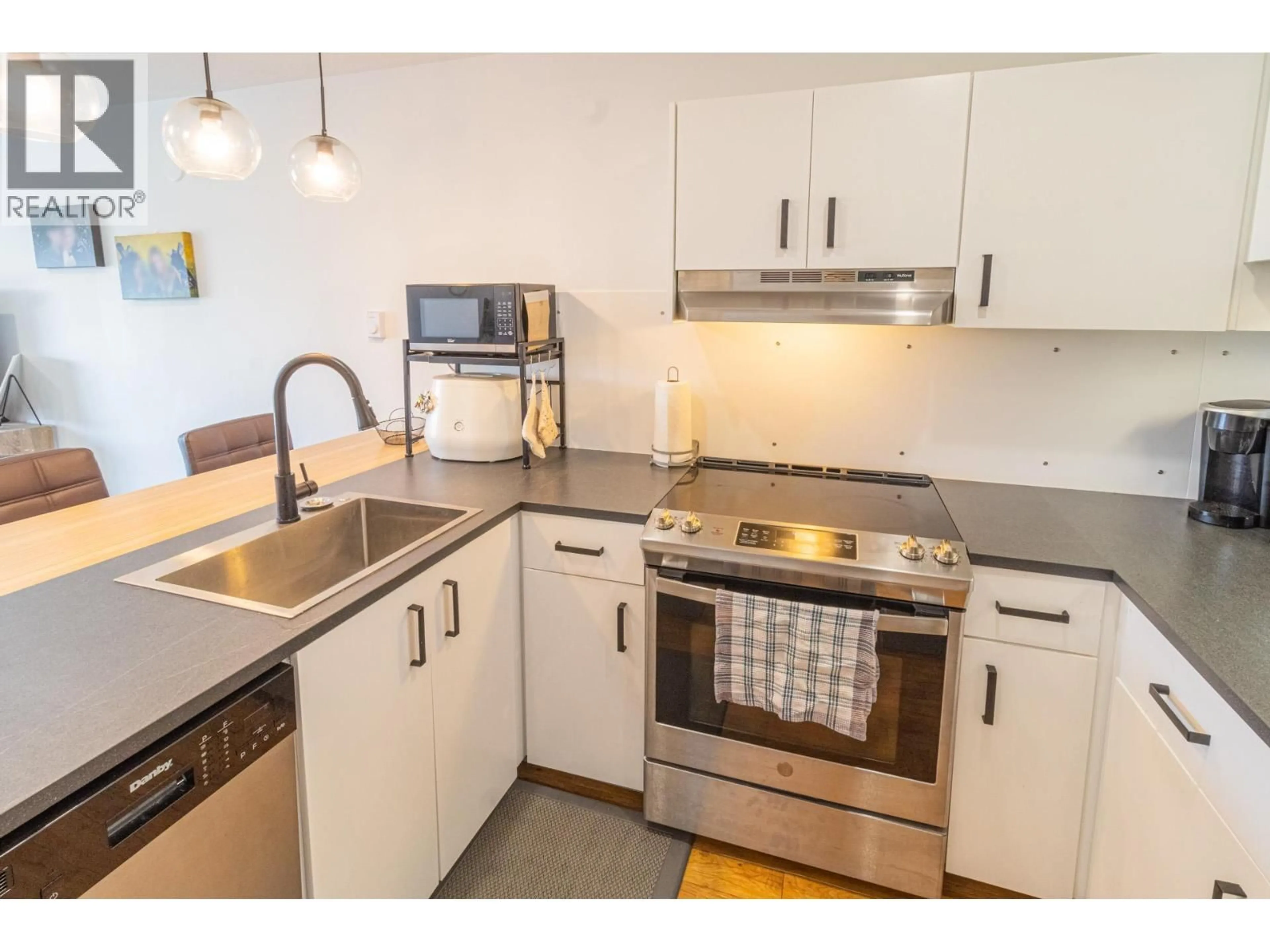 Standard kitchen, unknown for 1755 HURL STREET, Creston British Columbia V0B1G5