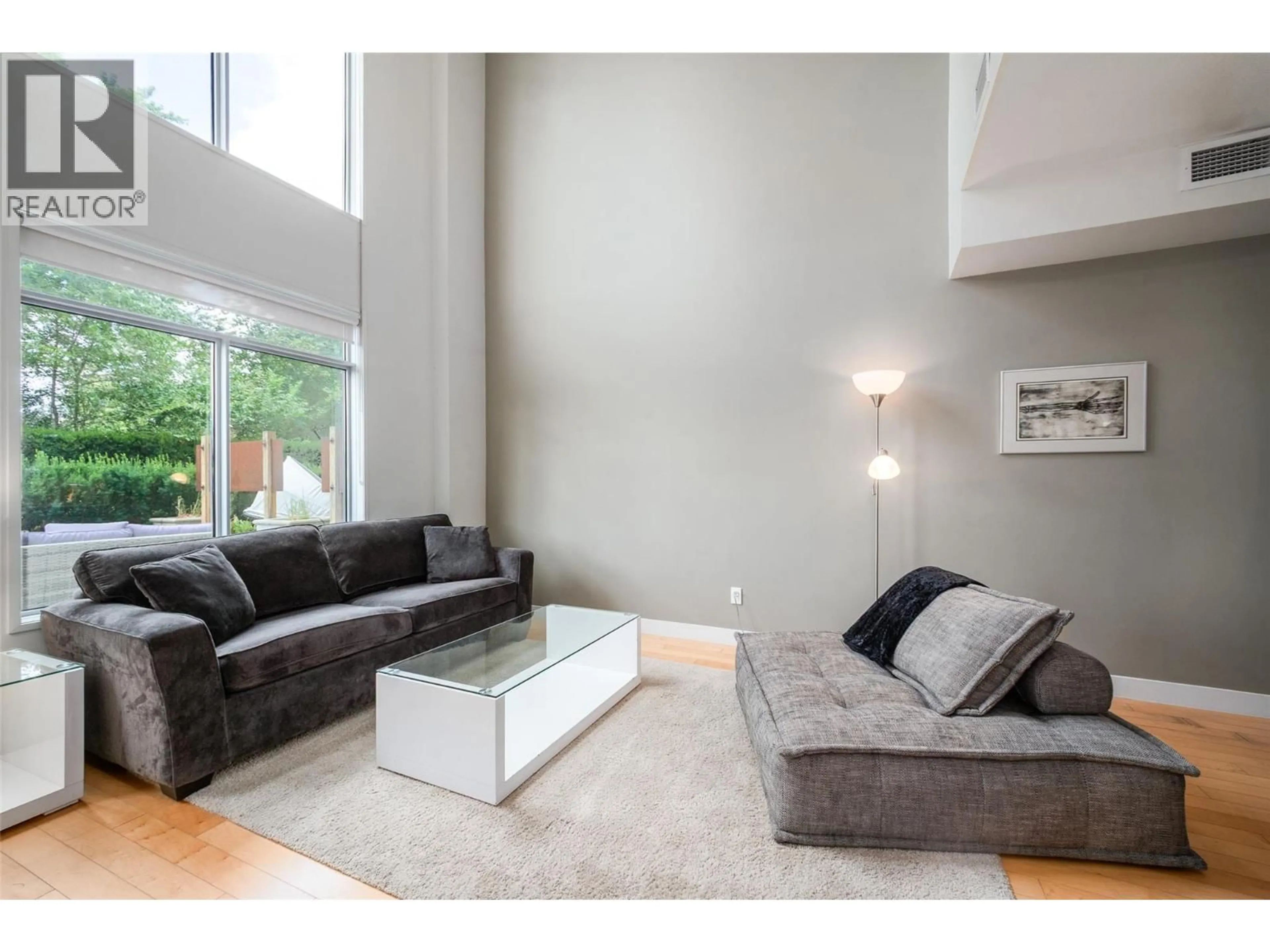 Living room with furniture, unknown for 122 - 1495 GRAHAM STREET, Kelowna British Columbia V1Y2A3