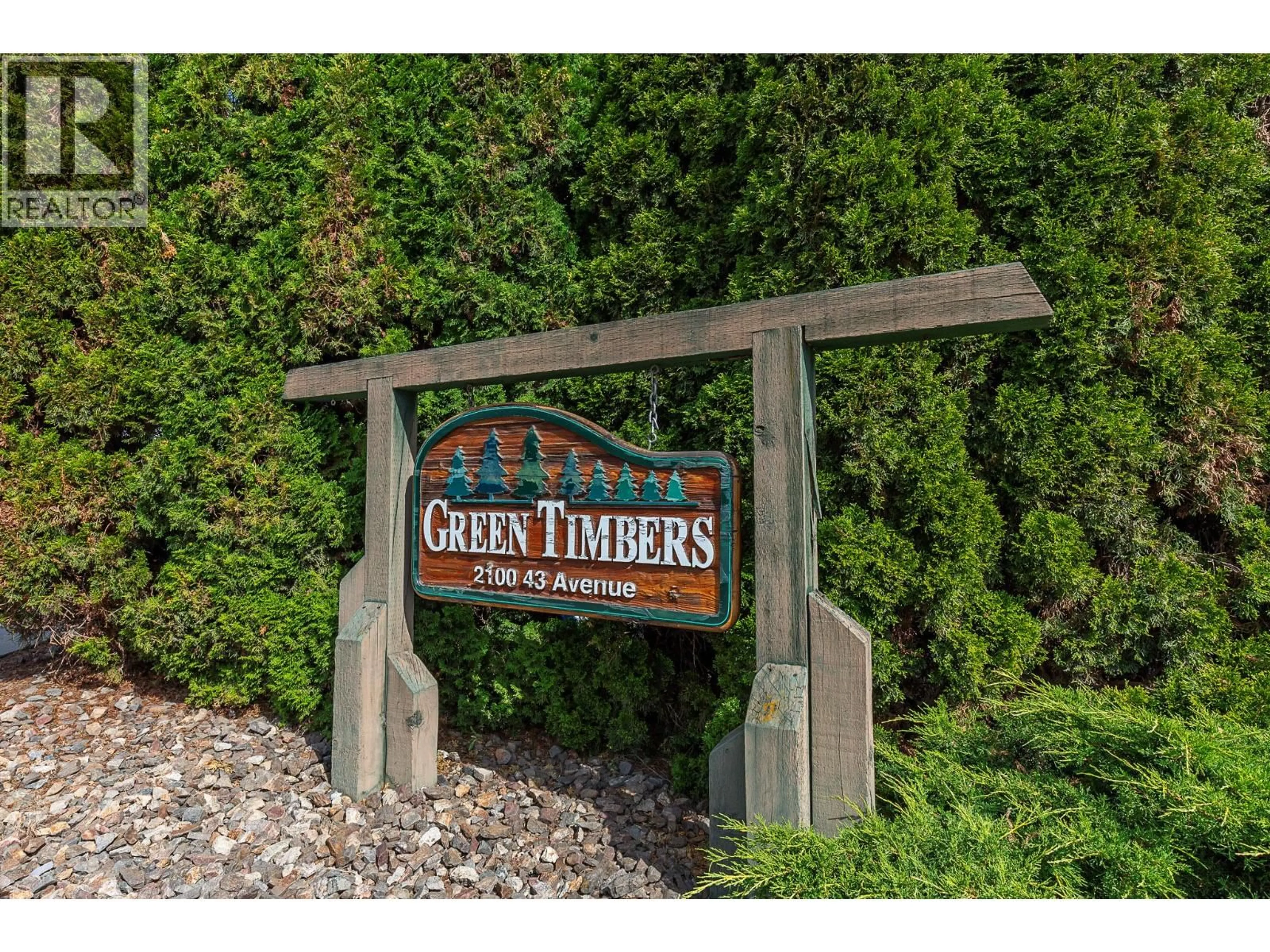 Indoor foyer for 101 - 2100 43 AVENUE, Vernon British Columbia V1T3K5