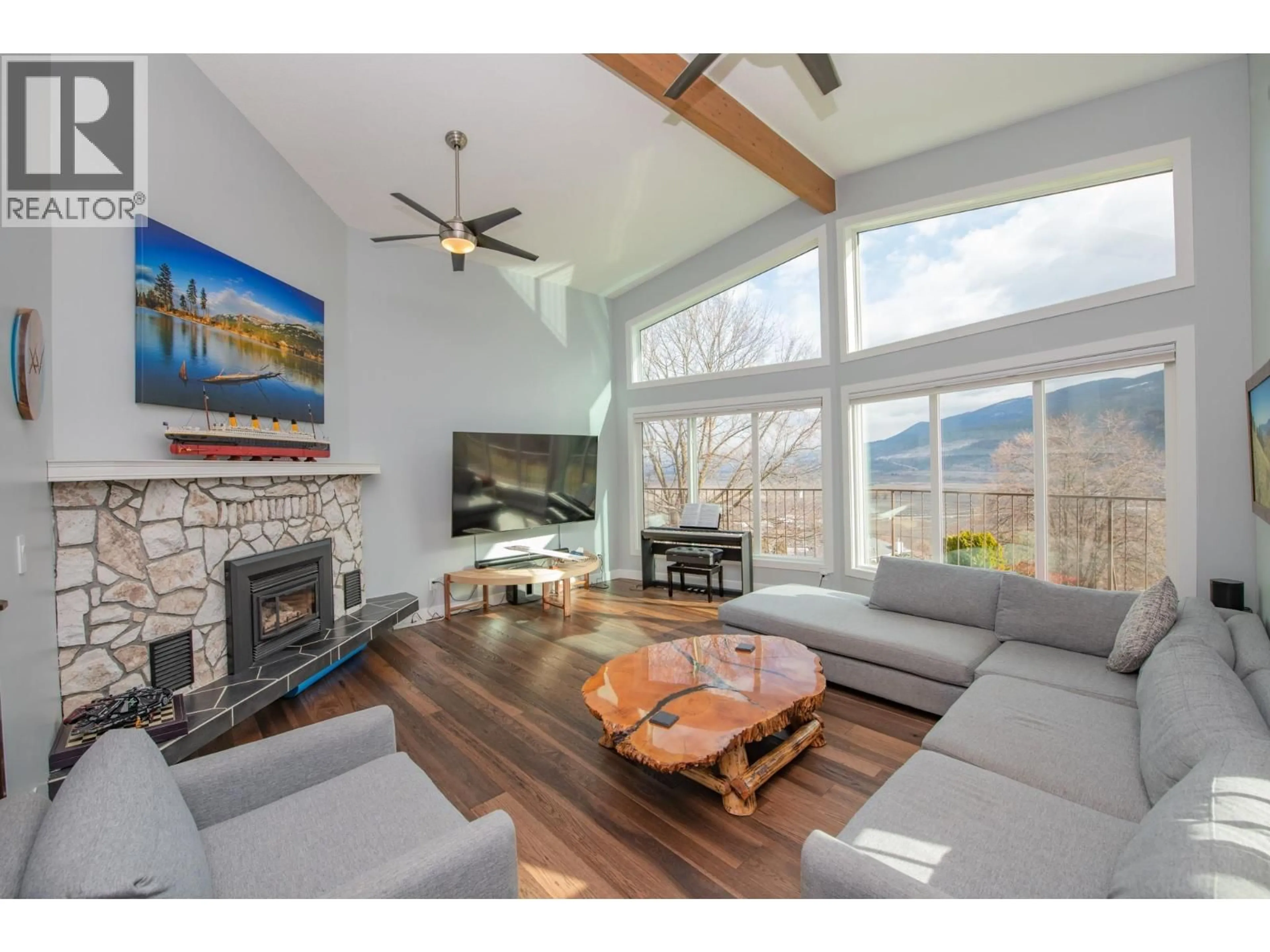 Living room with furniture, wood/laminate floor for 171 OVERLOOK PLACE, Spallumcheen British Columbia V1H1X1