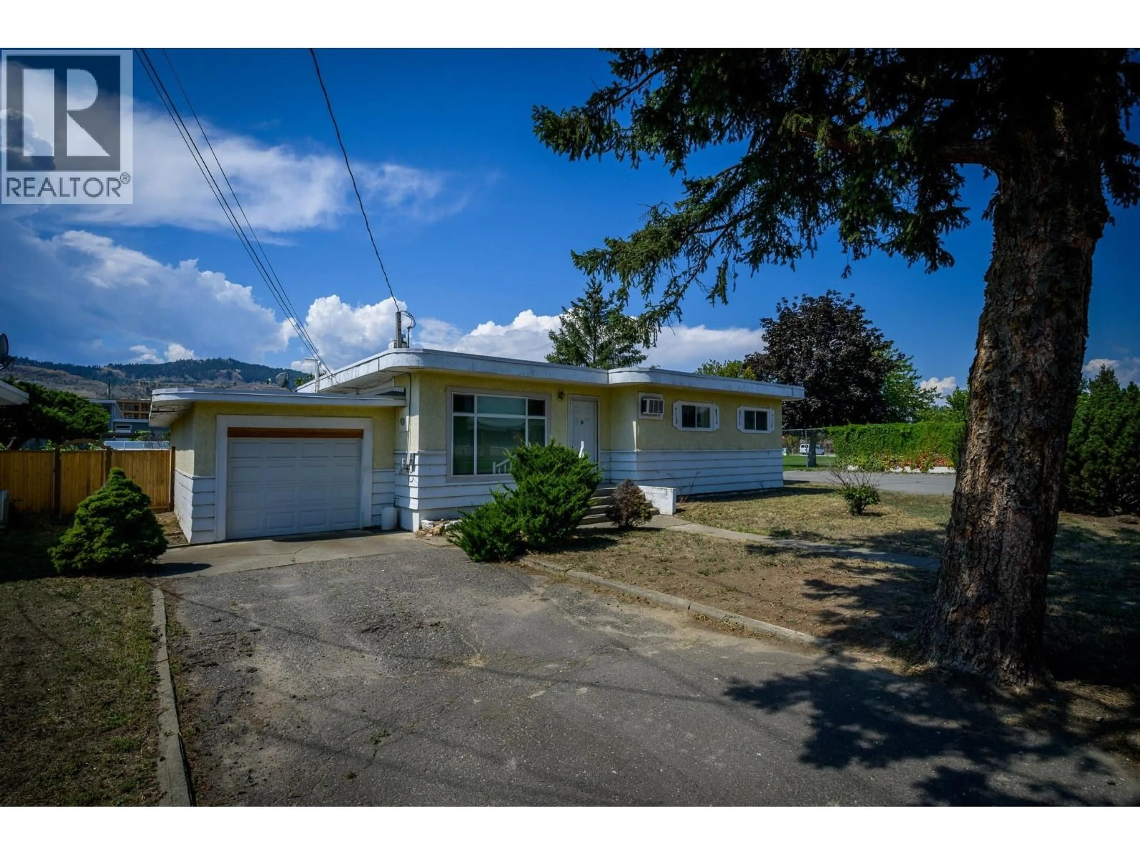 A pic from outside/outdoor area/front of a property/back of a property/a pic from drone, street for 417 MULBERRY AVENUE, Kamloops British Columbia V2B2R3