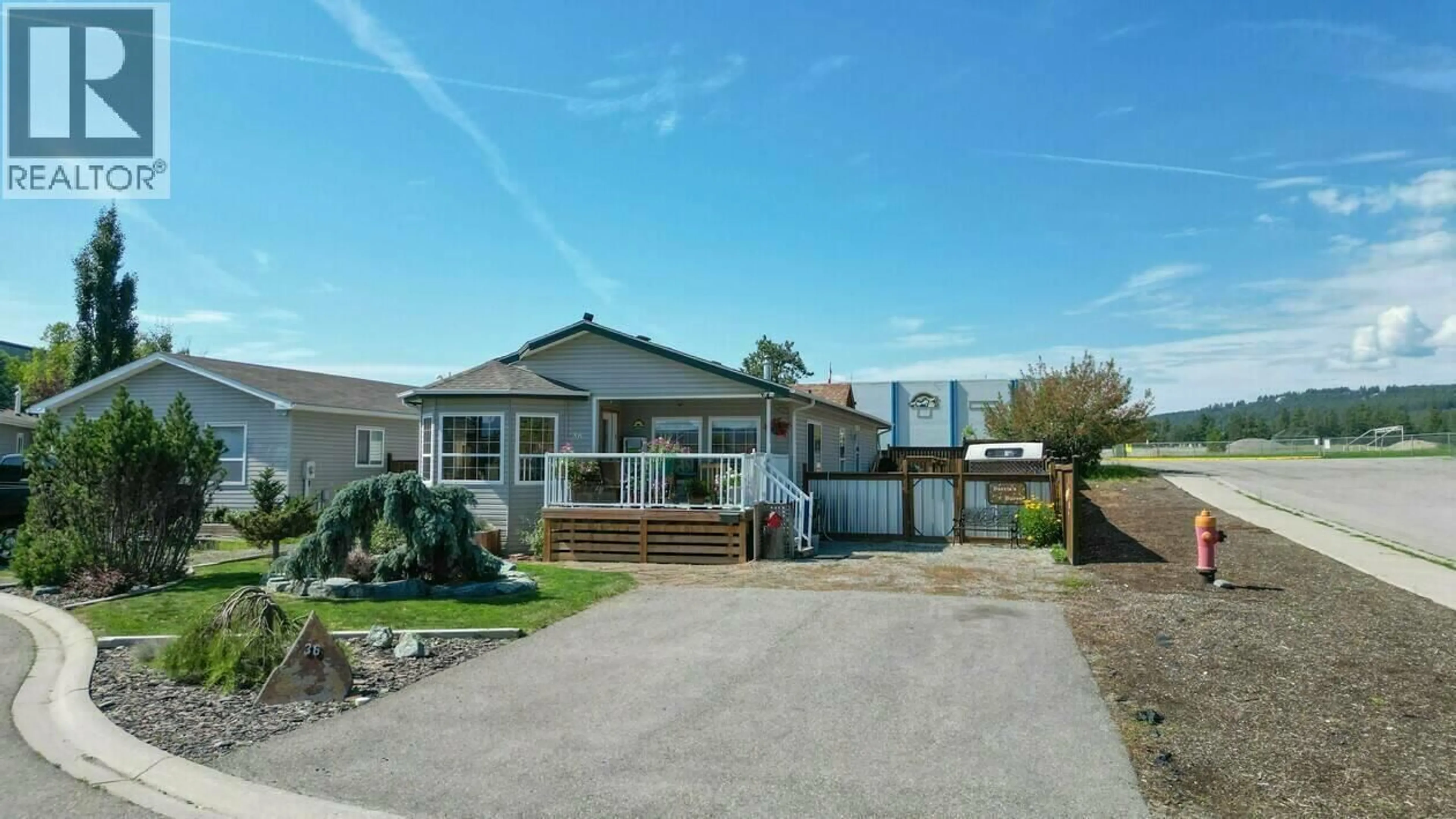 Home with vinyl exterior material, street for 36 PINEWOOD AVENUE, Cranbrook British Columbia V1C5X8