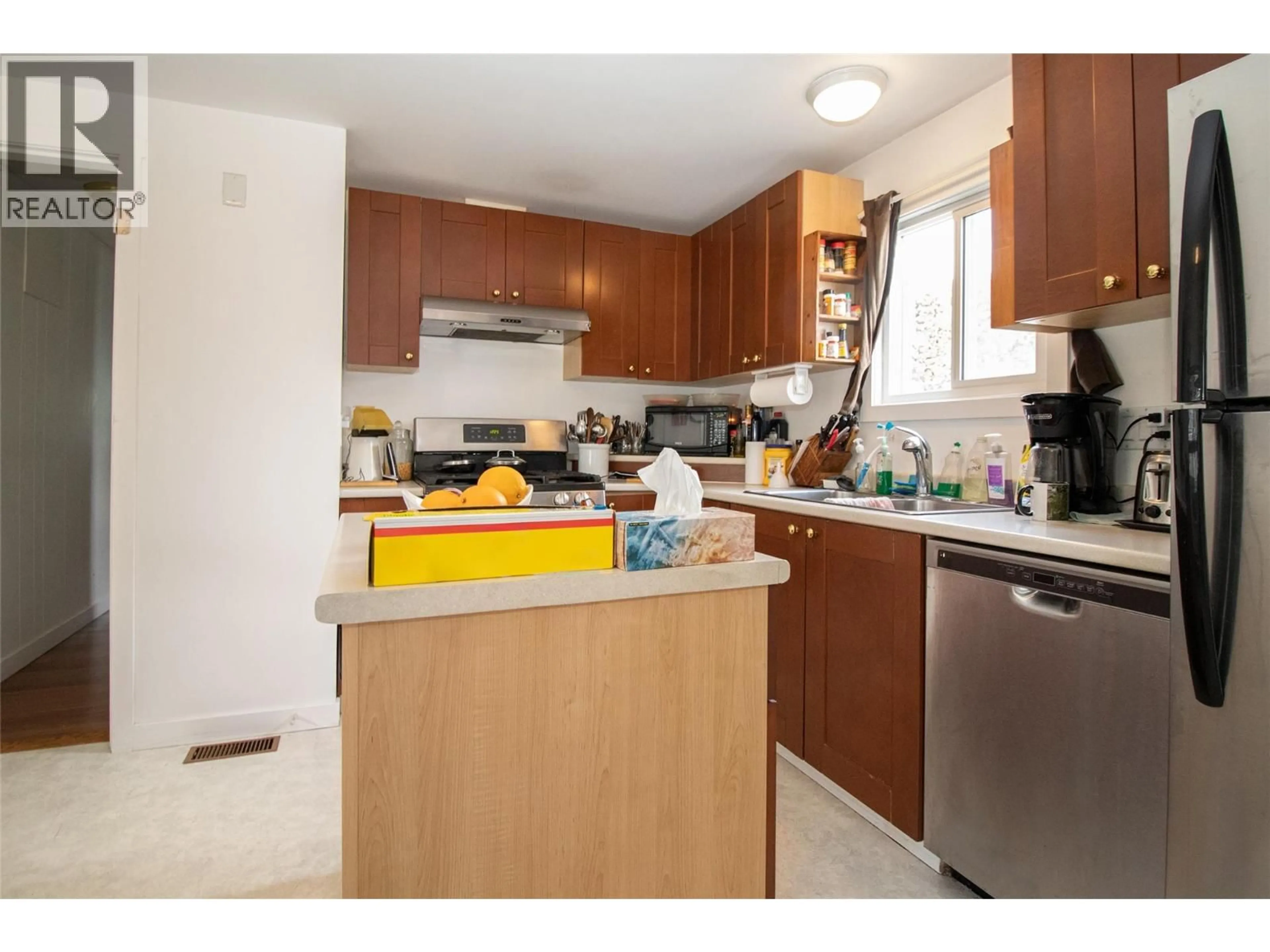 Standard kitchen, unknown for 134 - 3745 LAKESHORE ROAD, Kelowna British Columbia V1W3K4