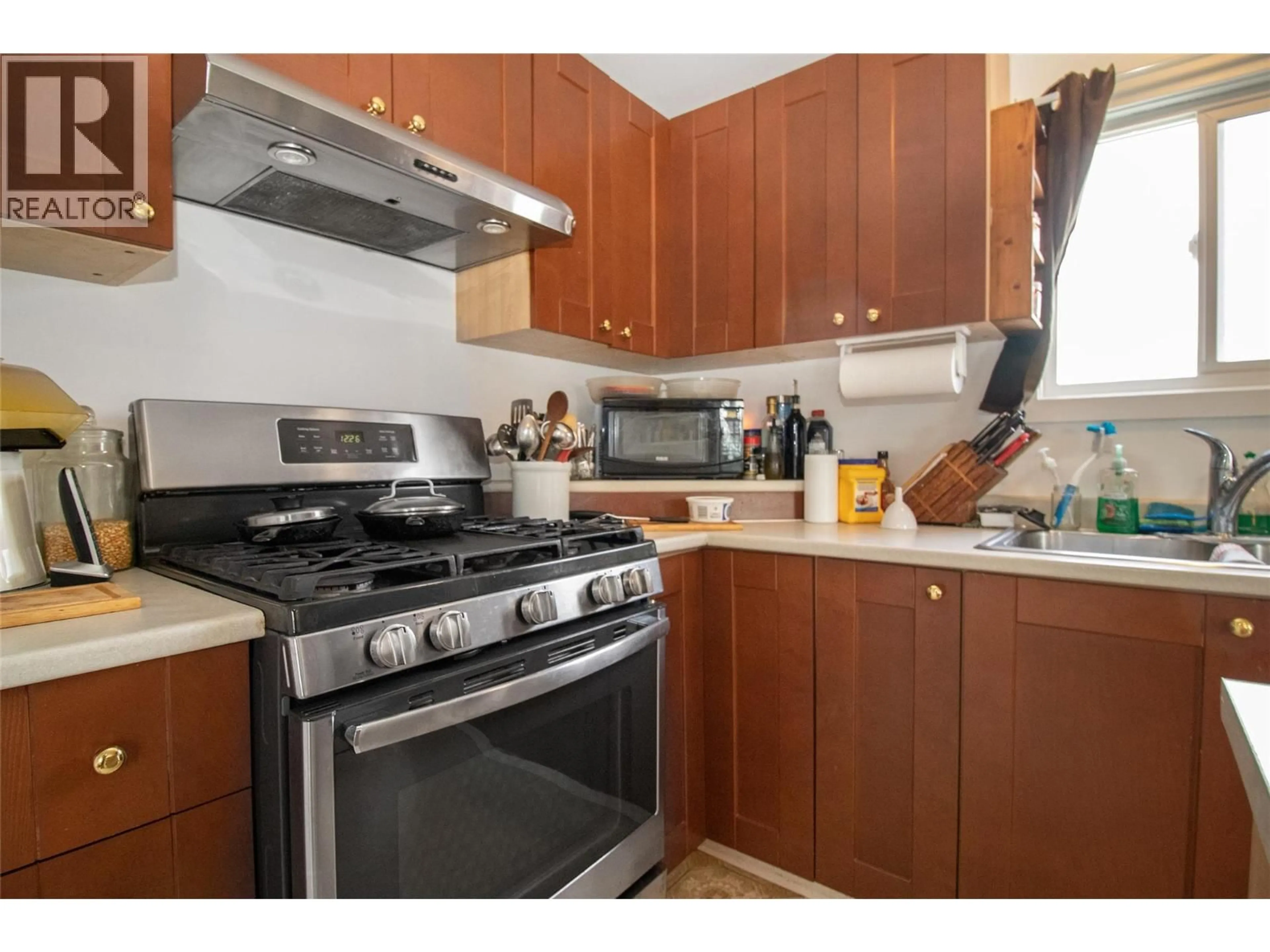 Standard kitchen, unknown for 134 - 3745 LAKESHORE ROAD, Kelowna British Columbia V1W3K4
