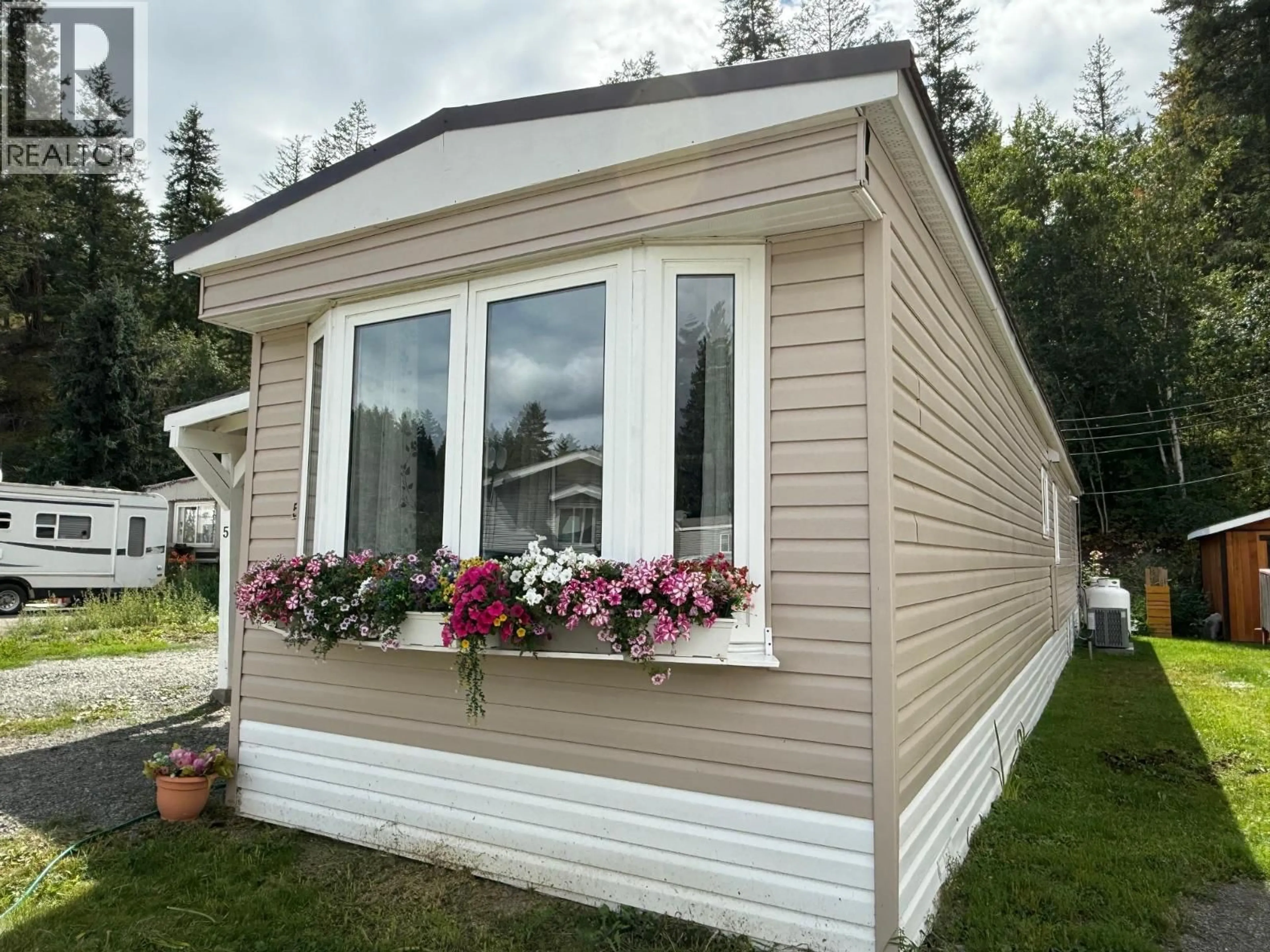 Home with vinyl exterior material, unknown for #5 - 4428 BARRIERE TOWN ROAD, Barriere British Columbia V0E1E0