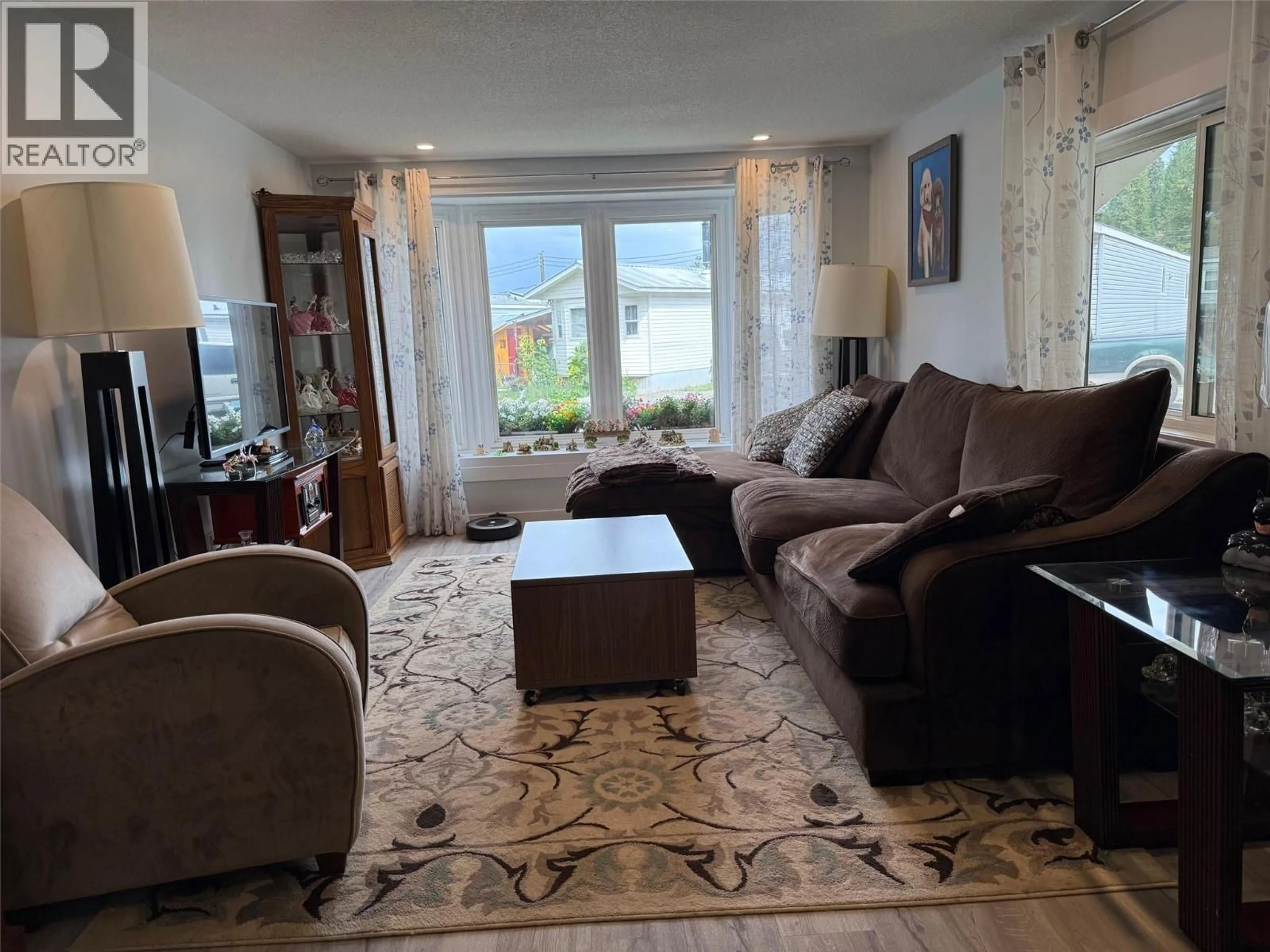 Living room with furniture, unknown for #5 - 4428 BARRIERE TOWN ROAD, Barriere British Columbia V0E1E0
