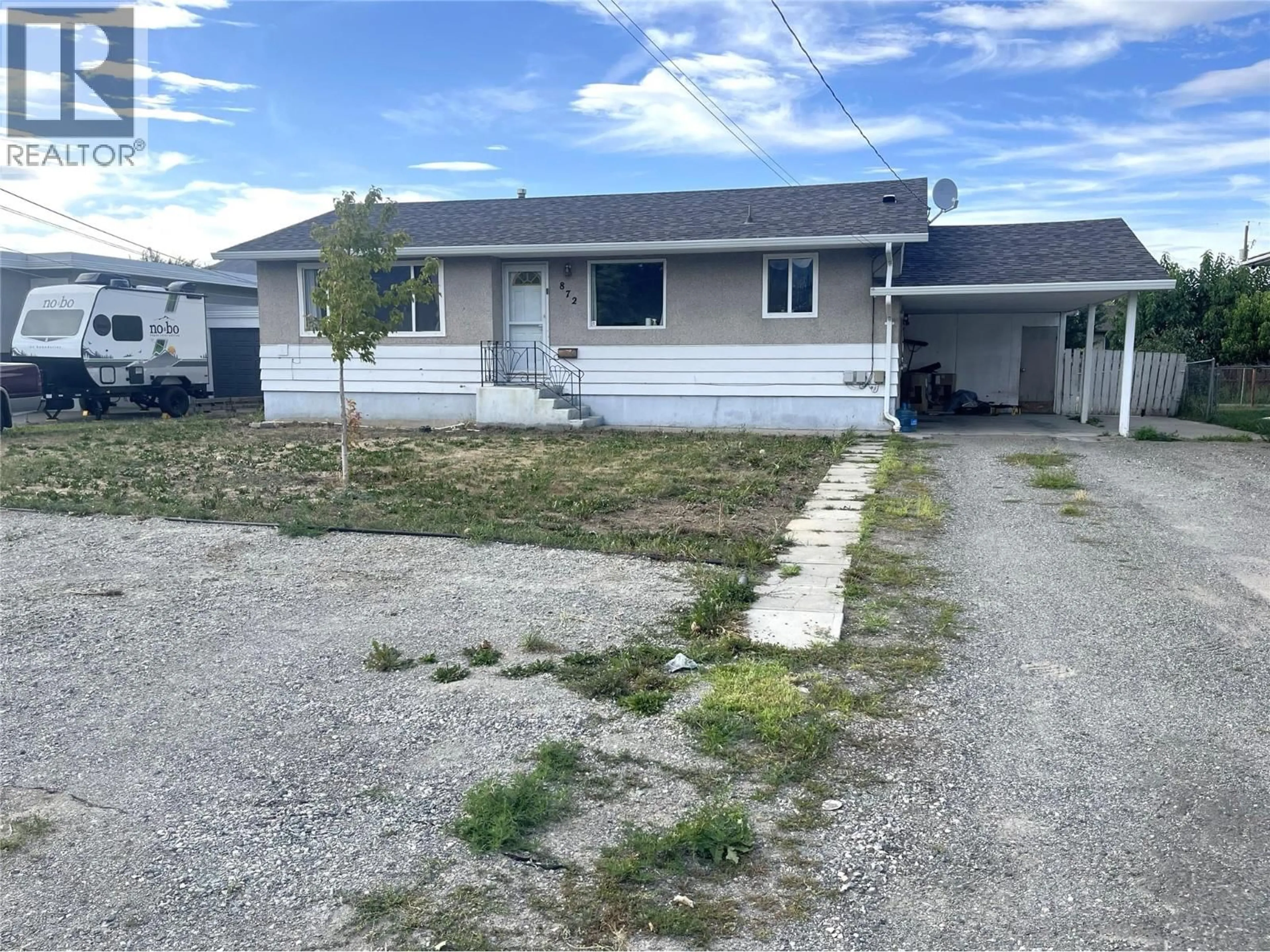 A pic from outside/outdoor area/front of a property/back of a property/a pic from drone, street for 872 SELKIRK AVENUE, Kamloops British Columbia V2B1T9