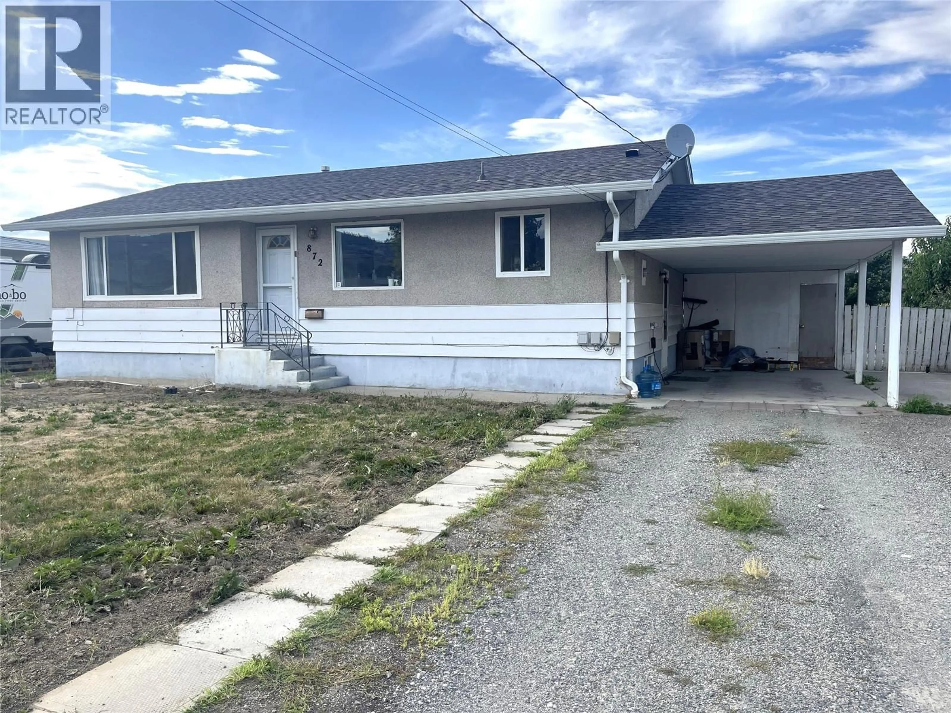 Home with vinyl exterior material, street for 872 SELKIRK AVENUE, Kamloops British Columbia V2B1T9