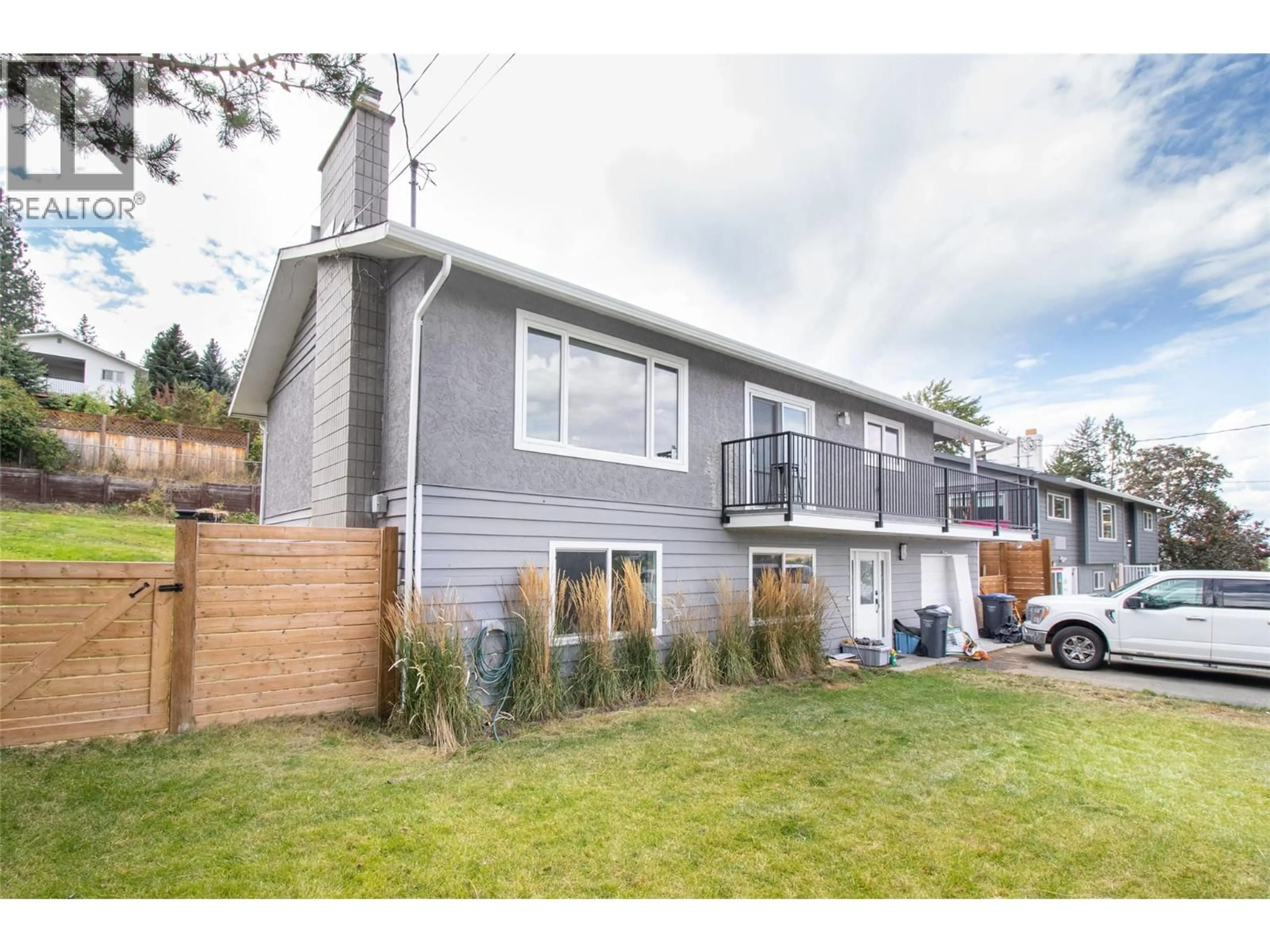 Home with vinyl exterior material, unknown for 2160 LYNRICK ROAD, Kelowna British Columbia V1P1G4