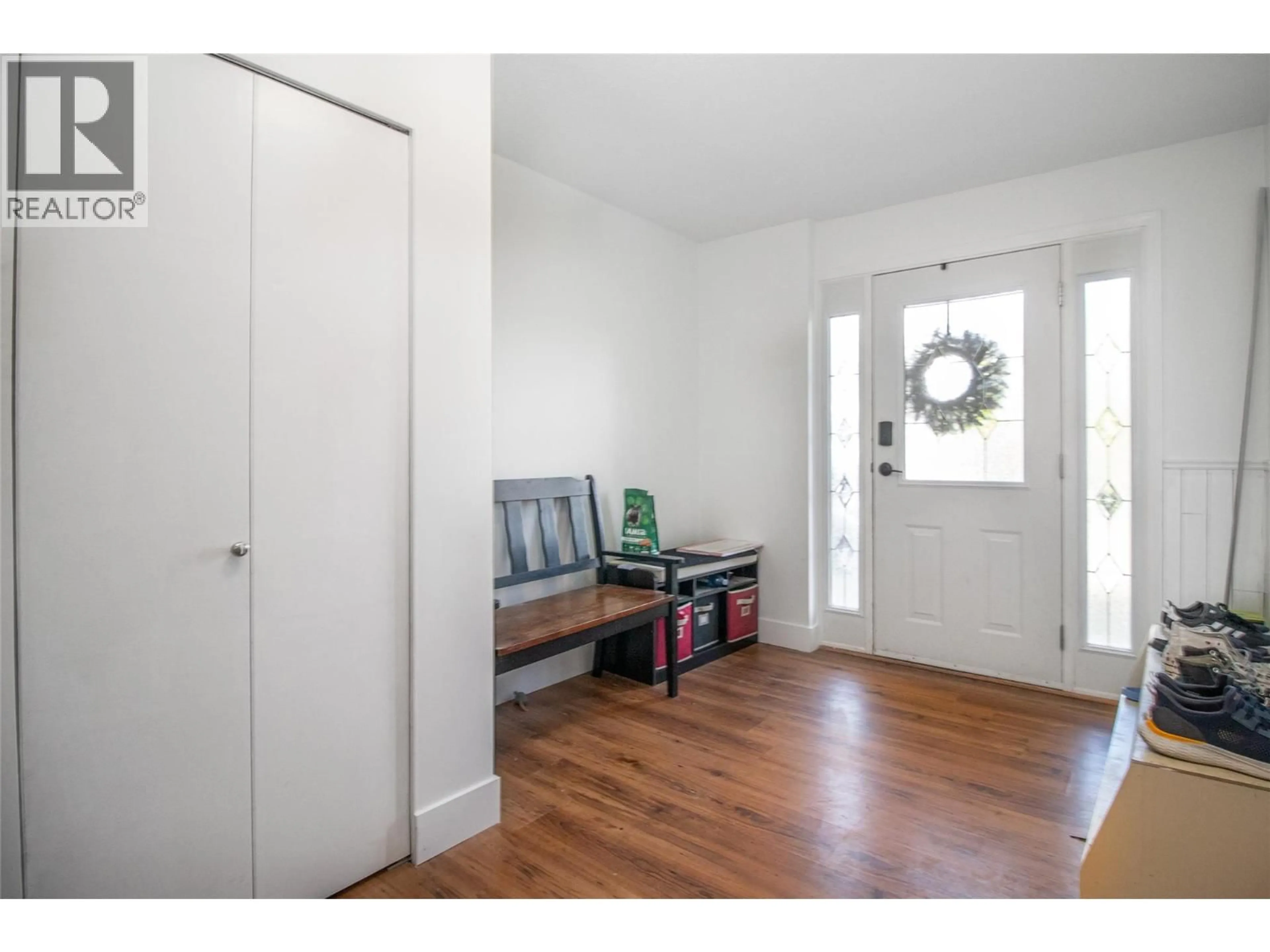Indoor entryway for 2160 LYNRICK ROAD, Kelowna British Columbia V1P1G4