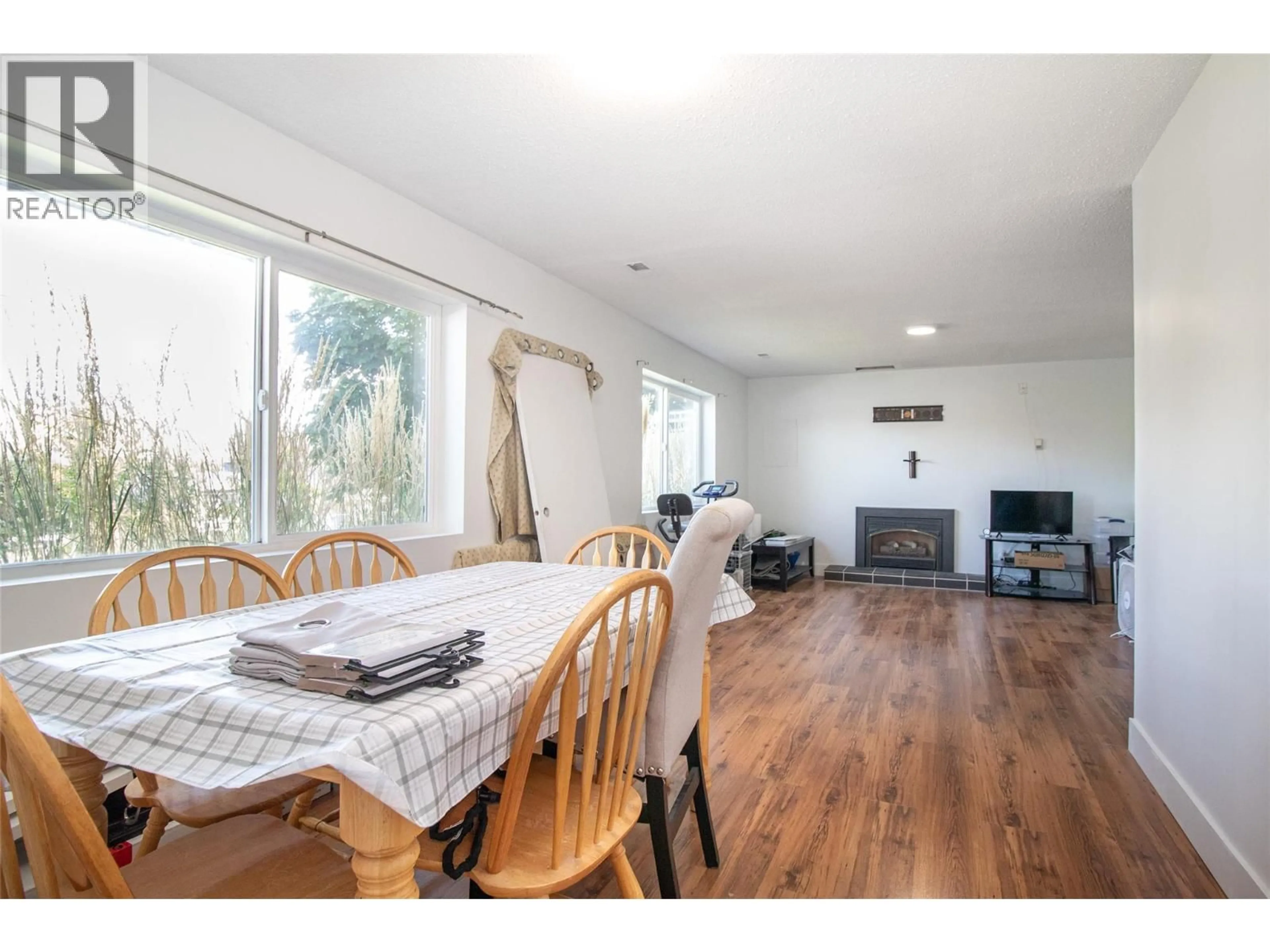 Dining room, wood/laminate floor for 2160 LYNRICK ROAD, Kelowna British Columbia V1P1G4