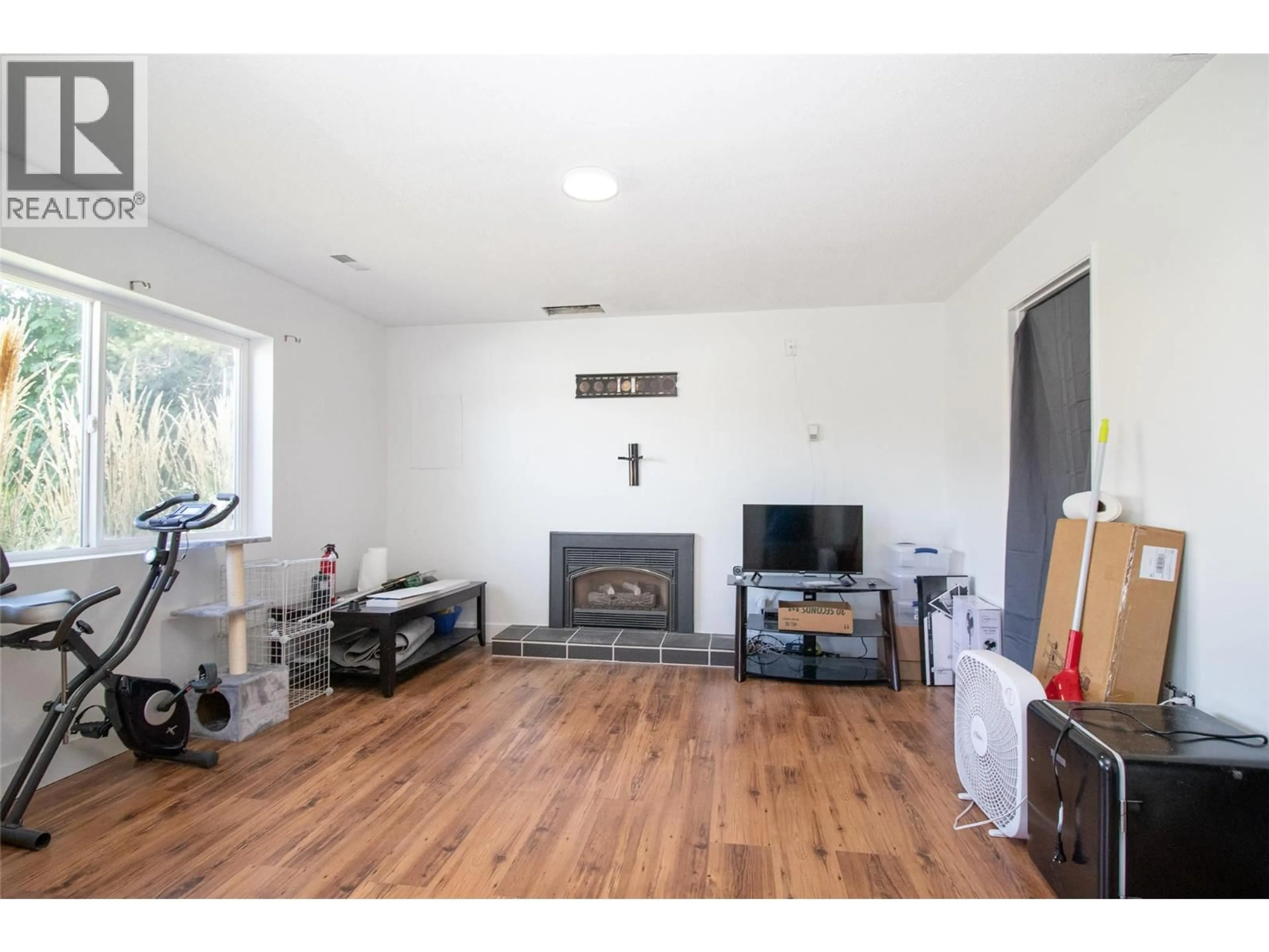 A pic of a room for 2160 LYNRICK ROAD, Kelowna British Columbia V1P1G4