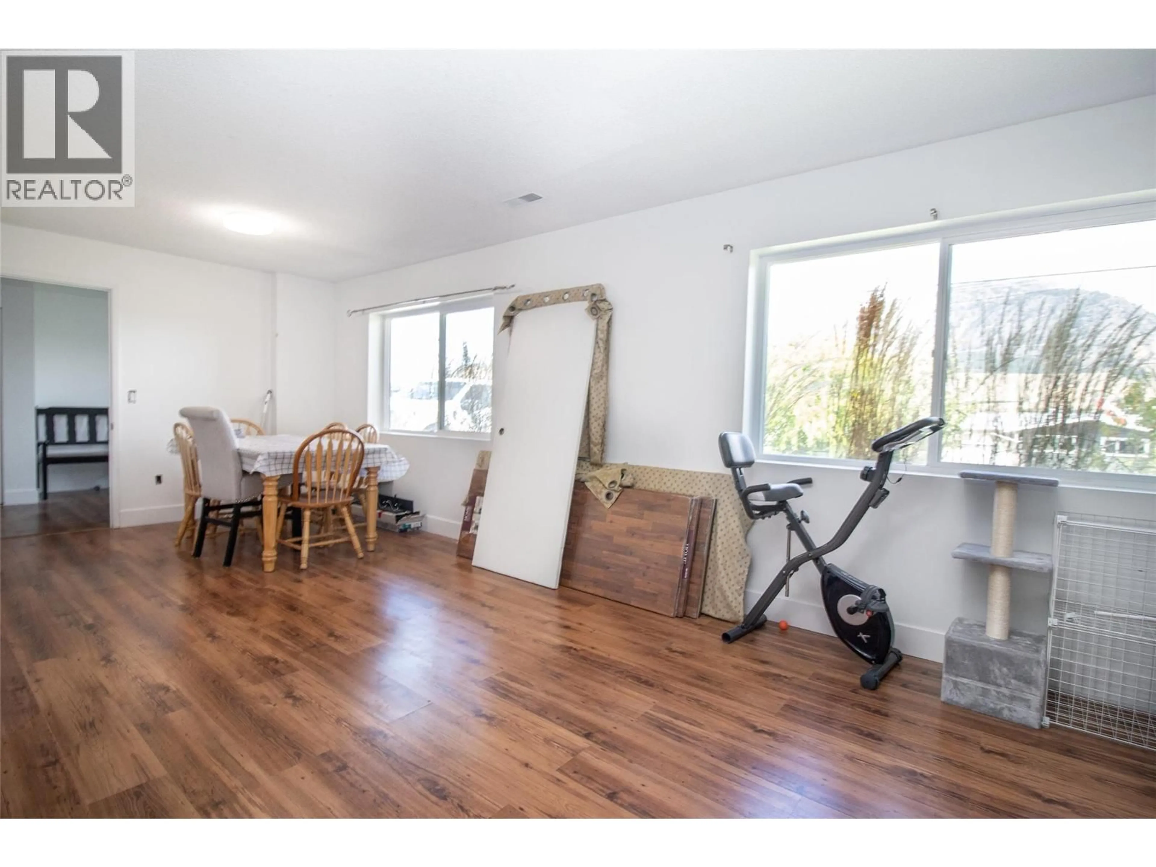 A pic of a room for 2160 LYNRICK ROAD, Kelowna British Columbia V1P1G4
