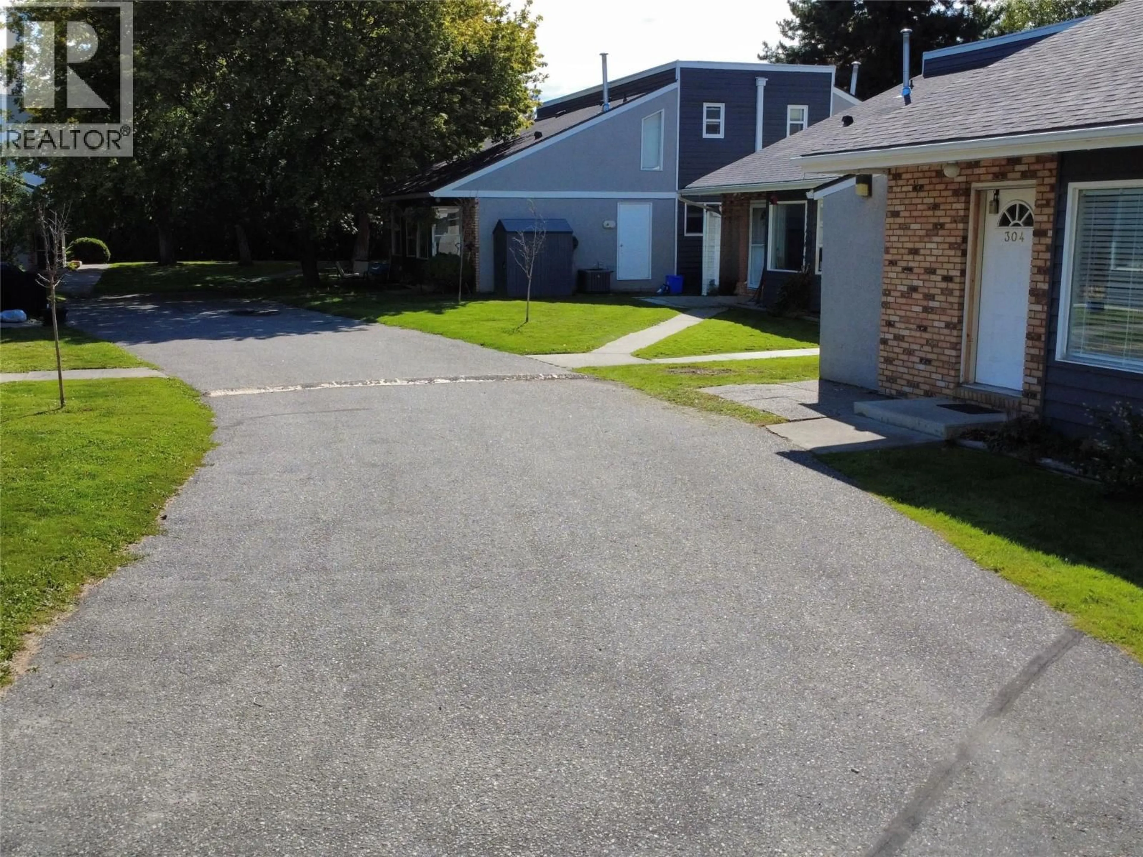 A pic from outside/outdoor area/front of a property/back of a property/a pic from drone, street for 304 - 3155 GORDON DRIVE, Kelowna British Columbia V1W3N6