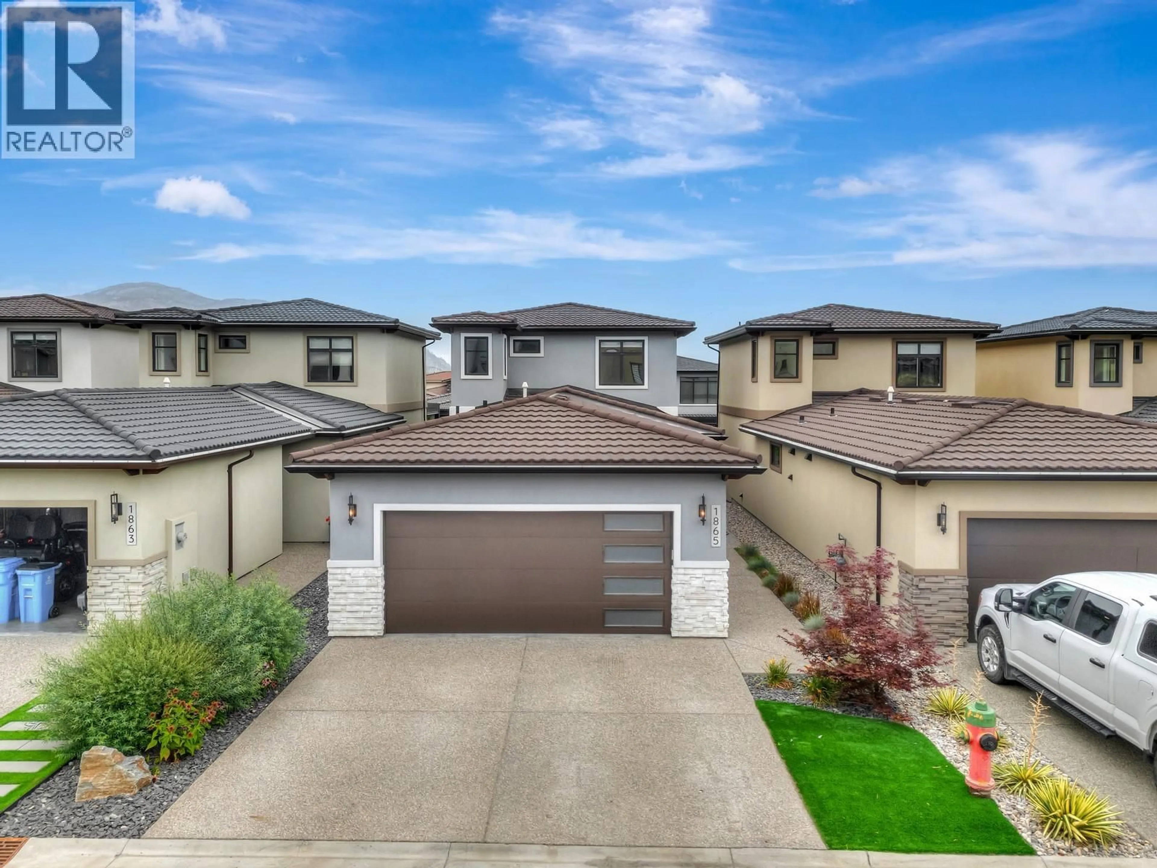 A pic from outside/outdoor area/front of a property/back of a property/a pic from drone, street for 1865 VIEWPOINT CRESCENT, West Kelowna British Columbia V1Z4E1