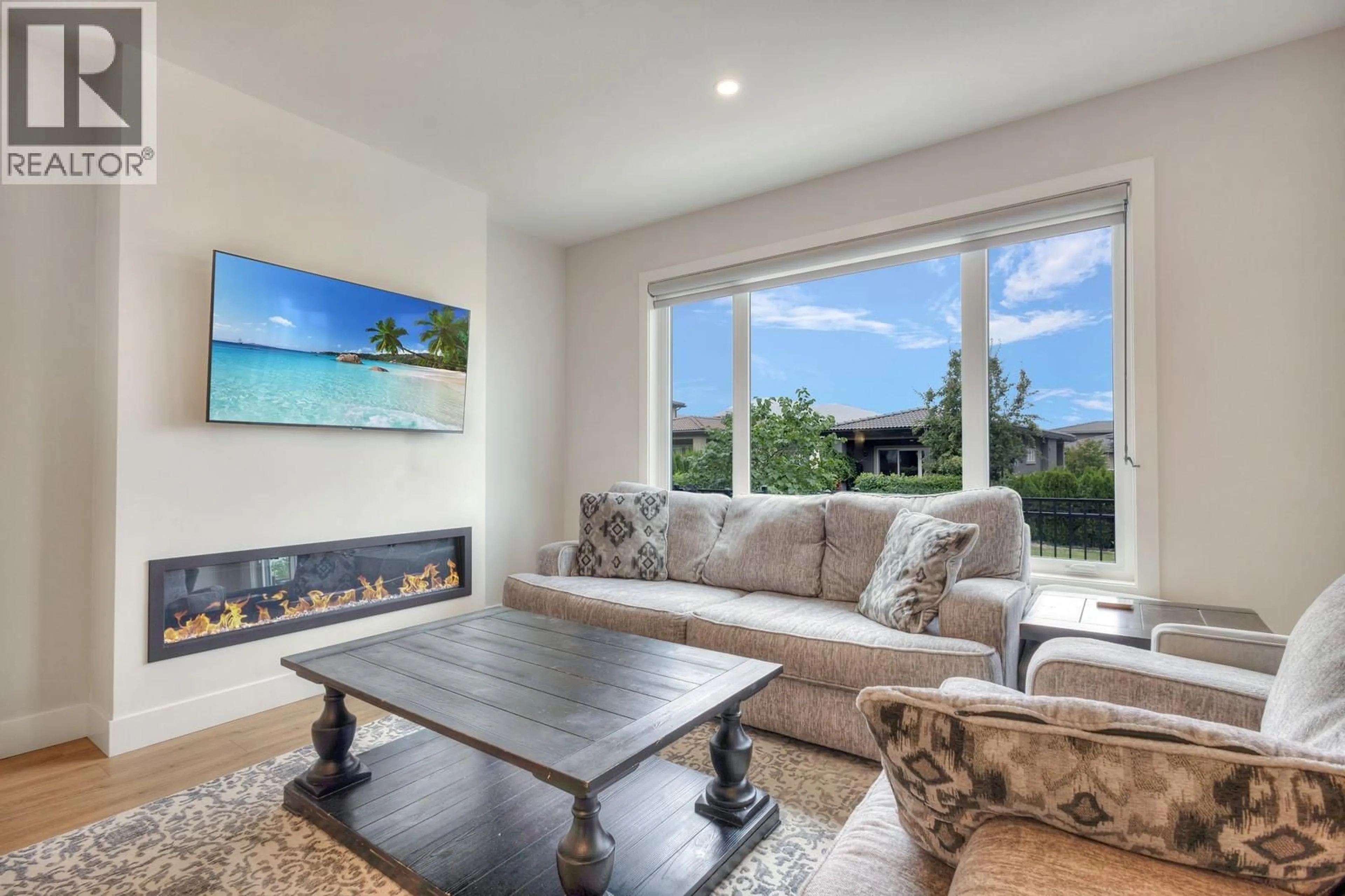 Living room with furniture, unknown for 1865 VIEWPOINT CRESCENT, West Kelowna British Columbia V1Z4E1