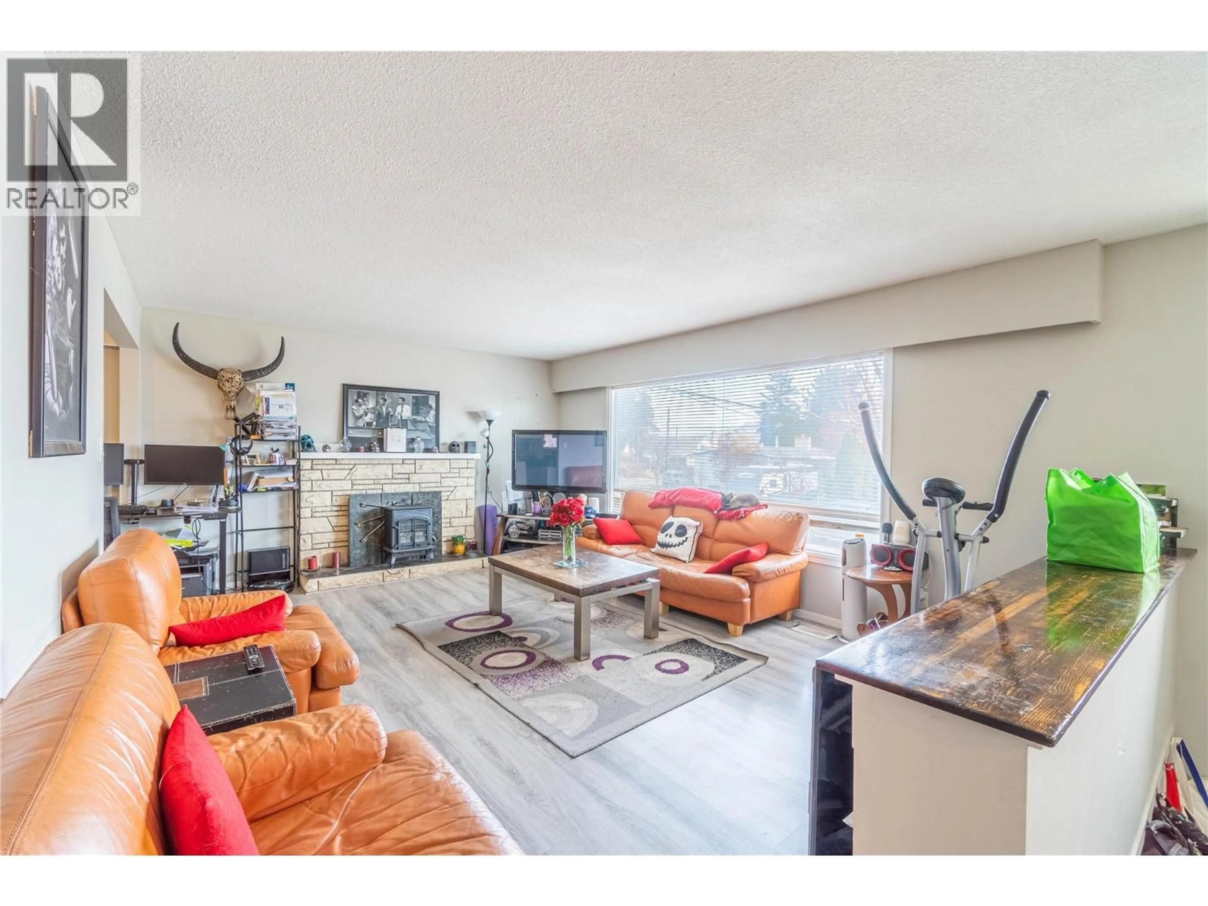 Living room with furniture, unknown for 1569 WESTMOUNT DRIVE, Kamloops British Columbia V2B6A1