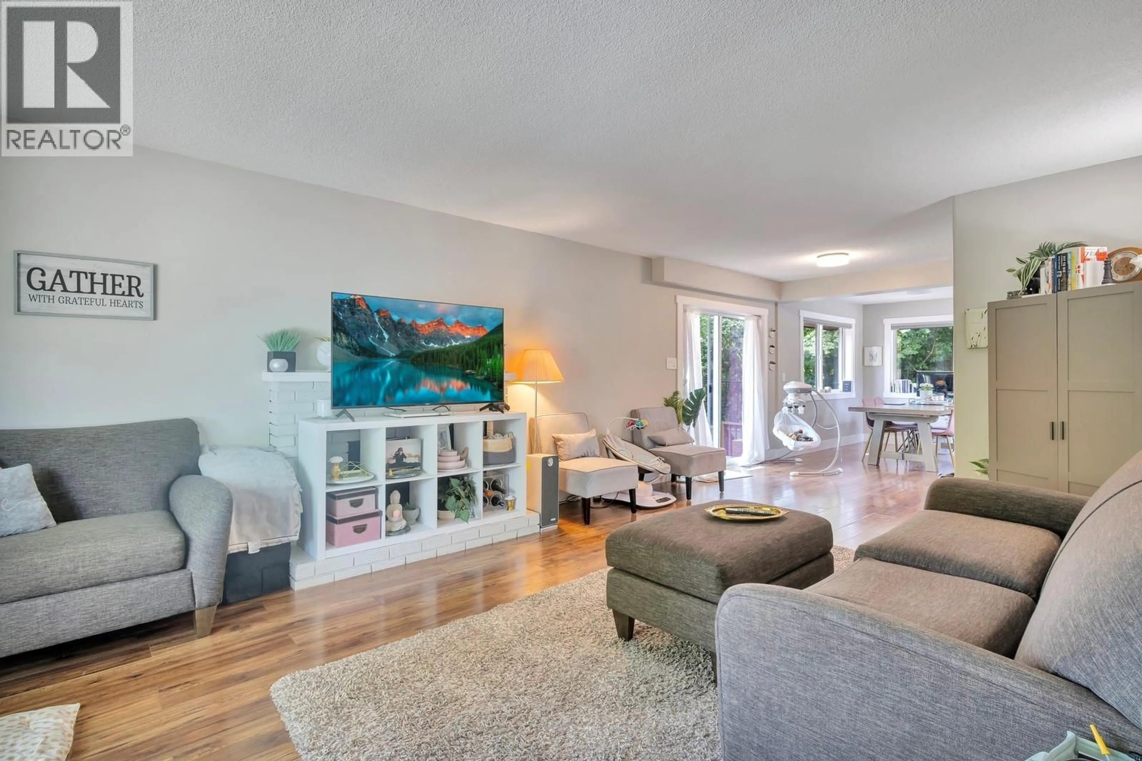 Living room with furniture, unknown for 1552 PINEHURST CRESCENT, Kelowna British Columbia V1Y4H9