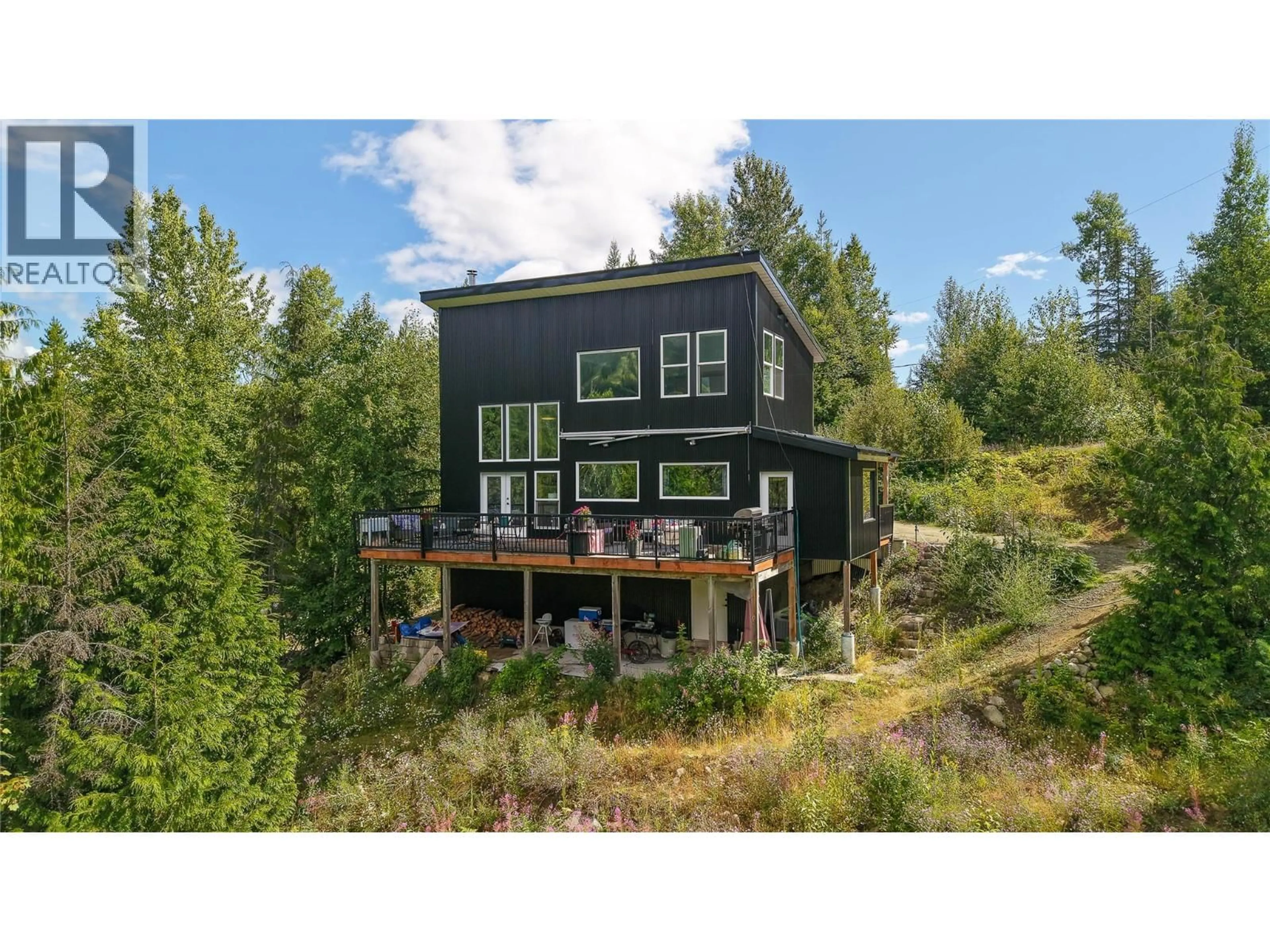Home with vinyl exterior material, unknown for 300 RICHIE ROAD, Rossland British Columbia V0G1Y0