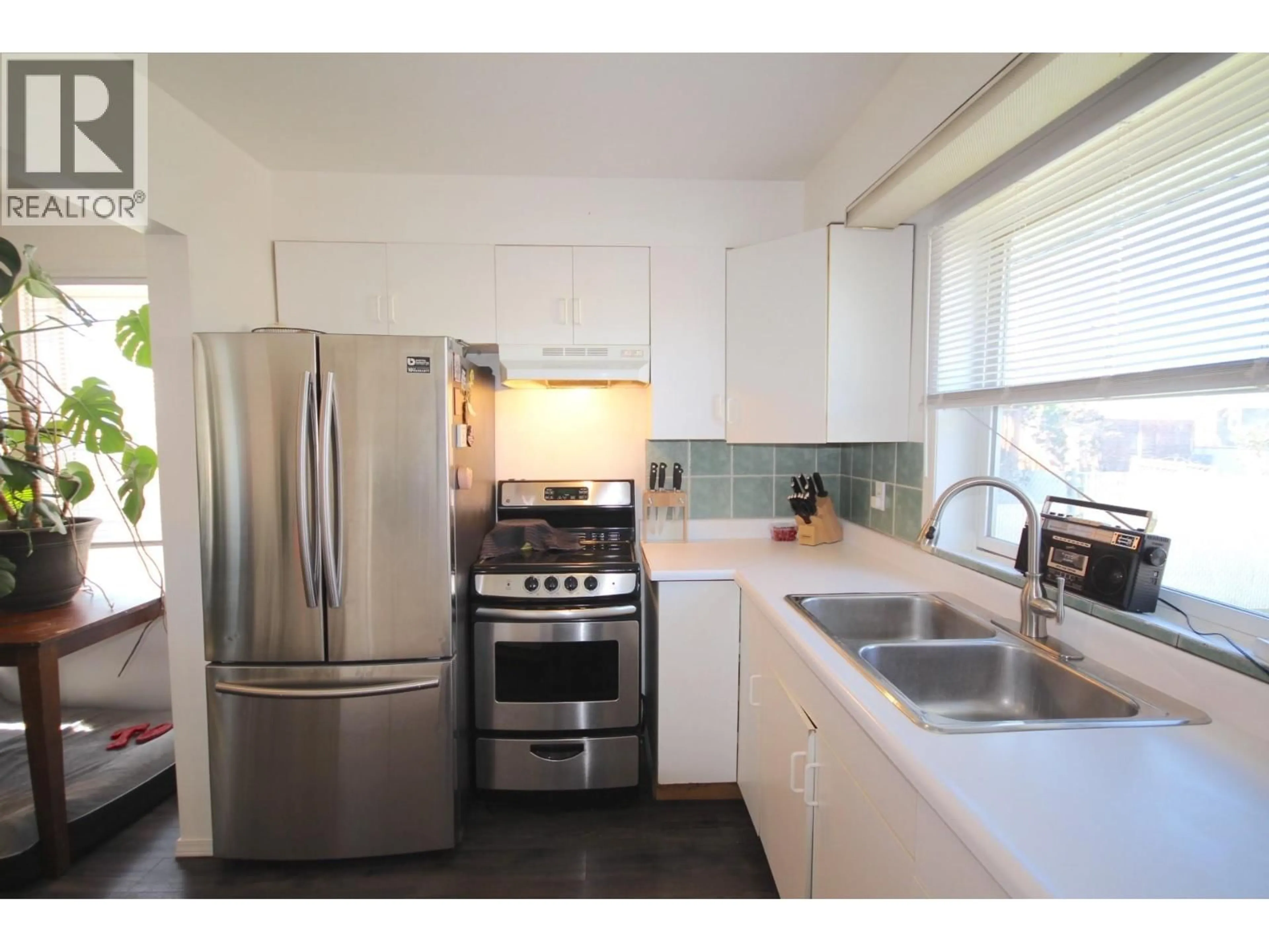 Standard kitchen, unknown for 1322 106 AVENUE, Dawson Creek British Columbia V1G2P1